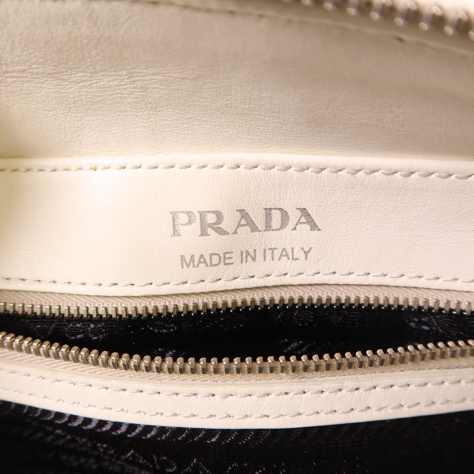 PRADA 牛皮皮革Diagramme銀扣手挽肩背兩用袋