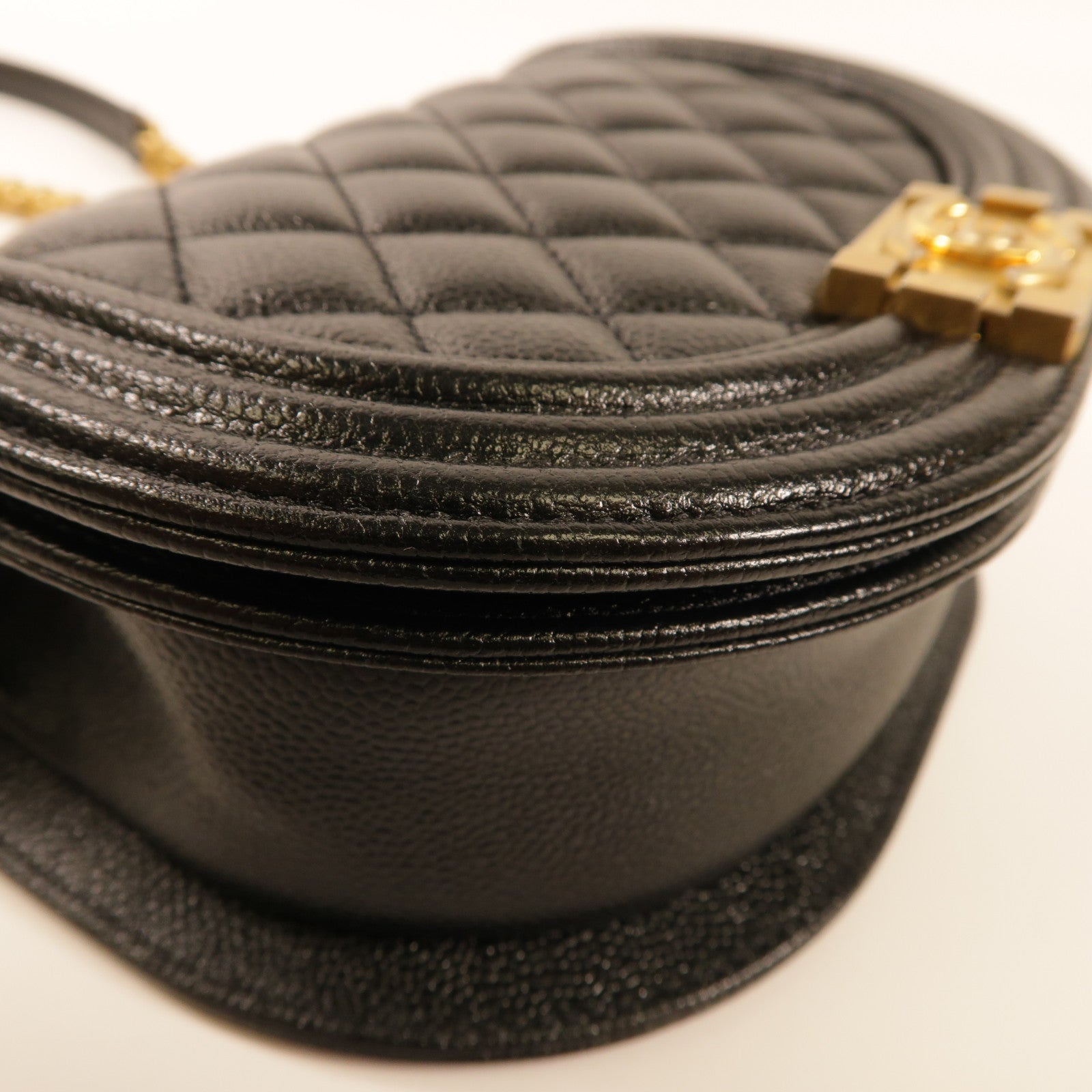 CHANEL 牛皮皮革Boy Chanel金扣肩背袋