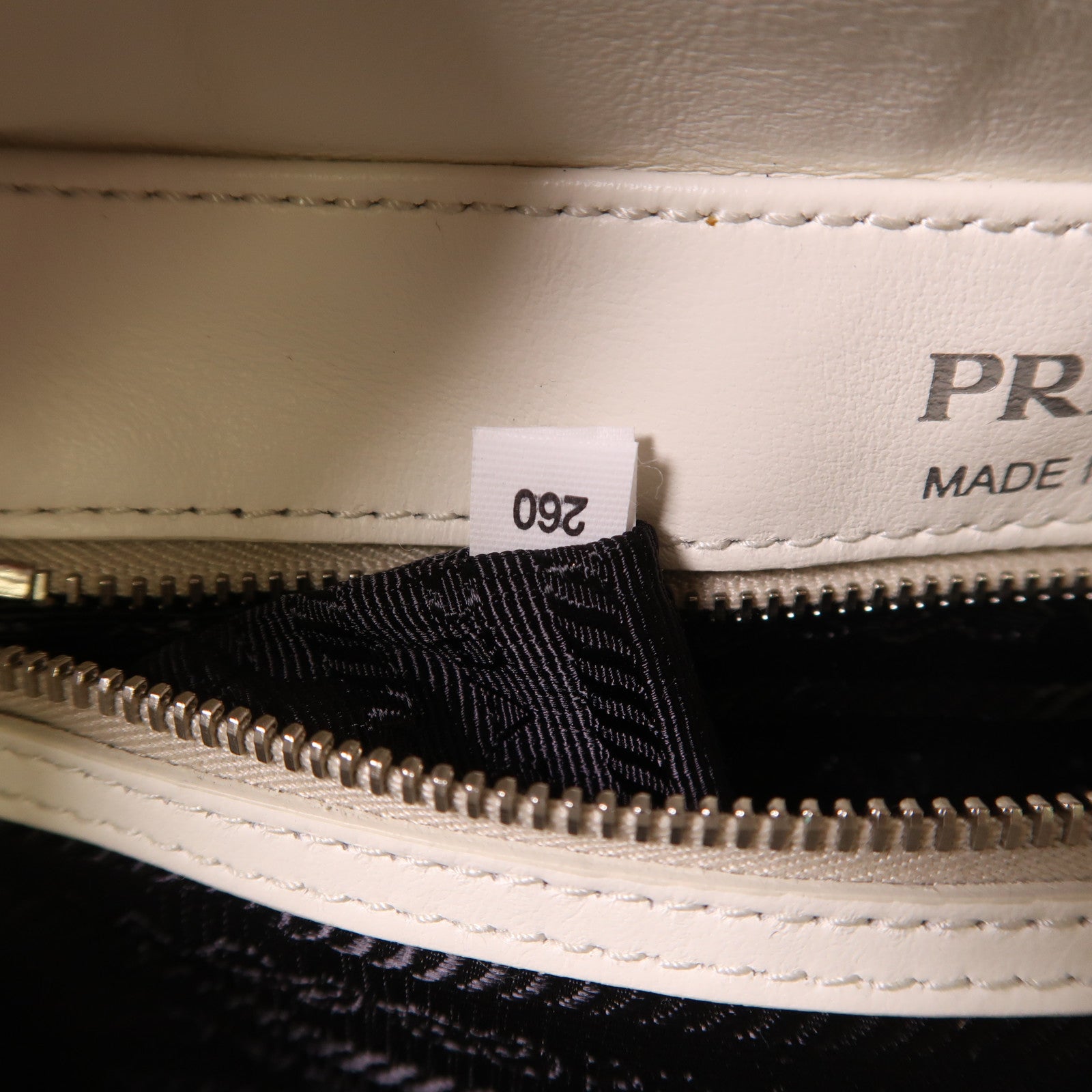 PRADA 牛皮皮革Diagramme銀扣手挽肩背兩用袋