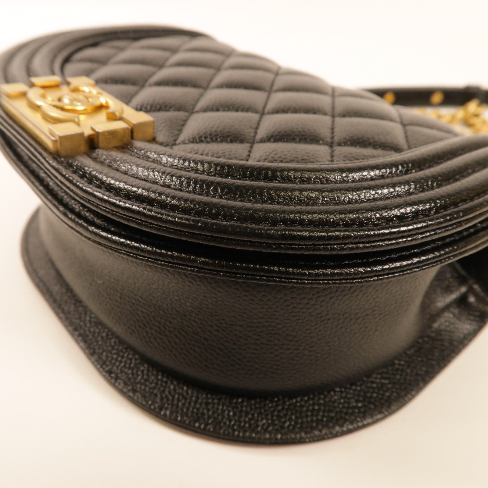 CHANEL 牛皮皮革Boy Chanel金扣肩背袋