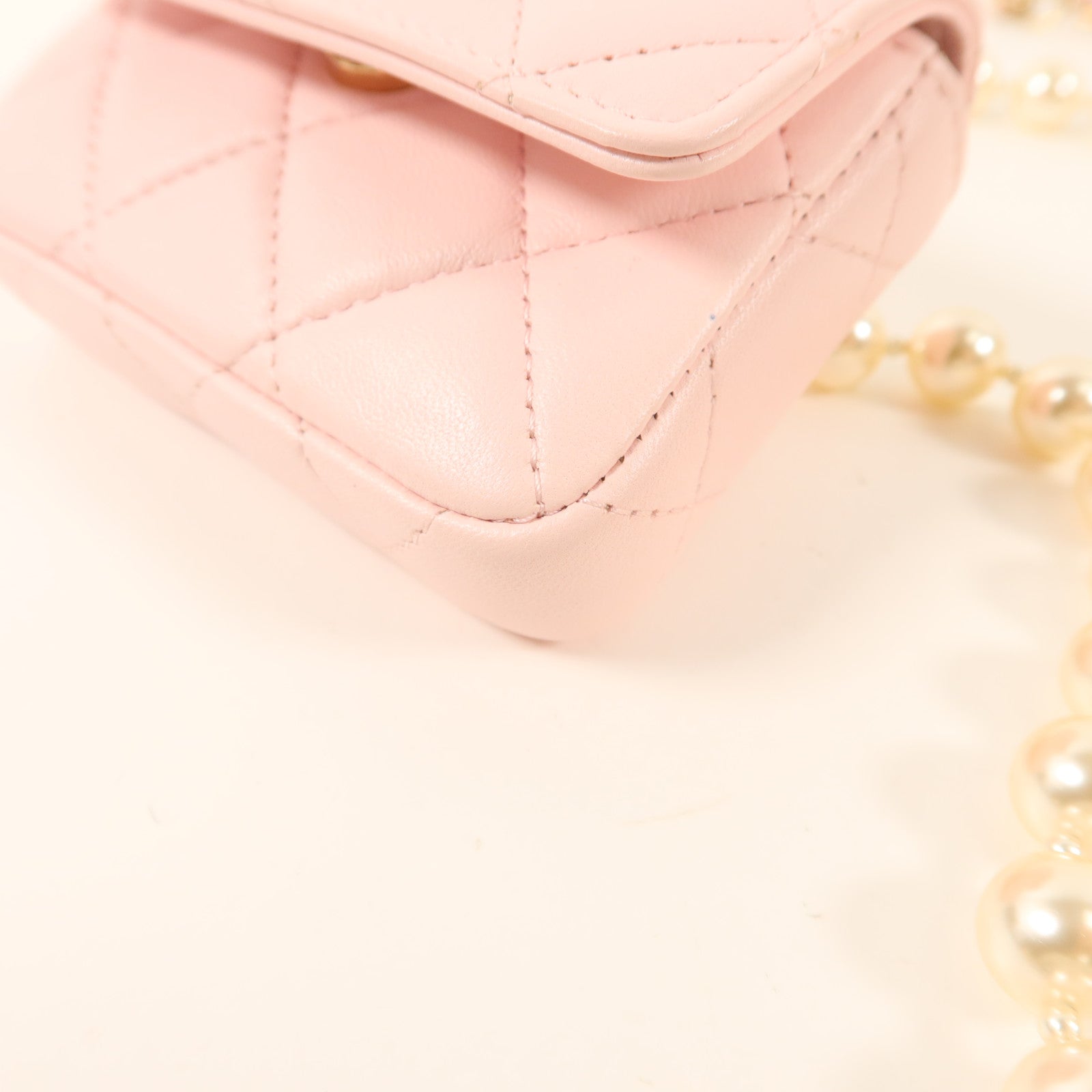 CHANEL 羊皮皮革Body Bag金扣鏈帶肩背袋