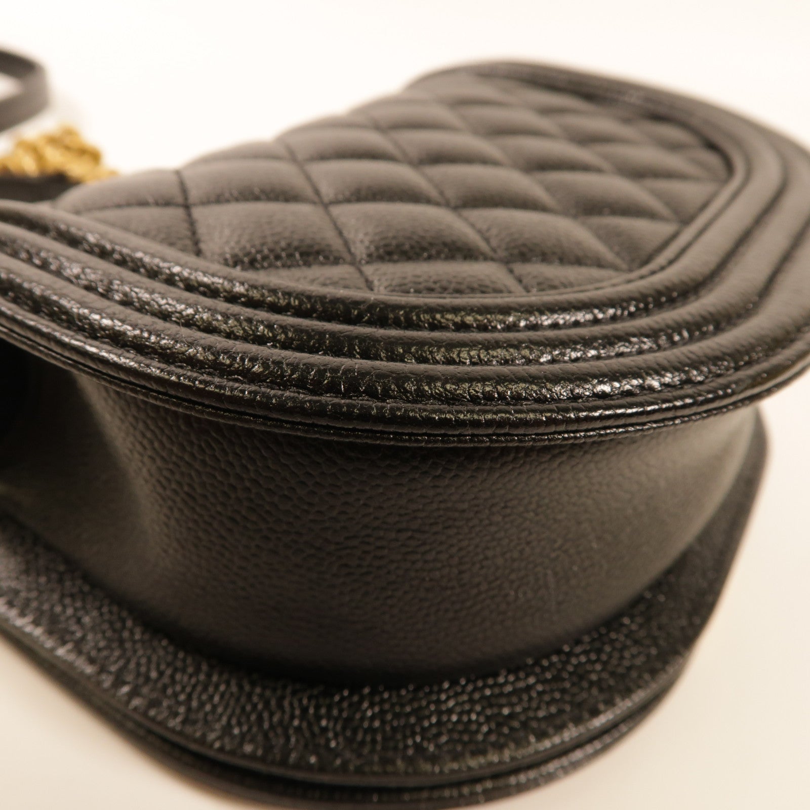 CHANEL 牛皮皮革Boy Chanel金扣肩背袋