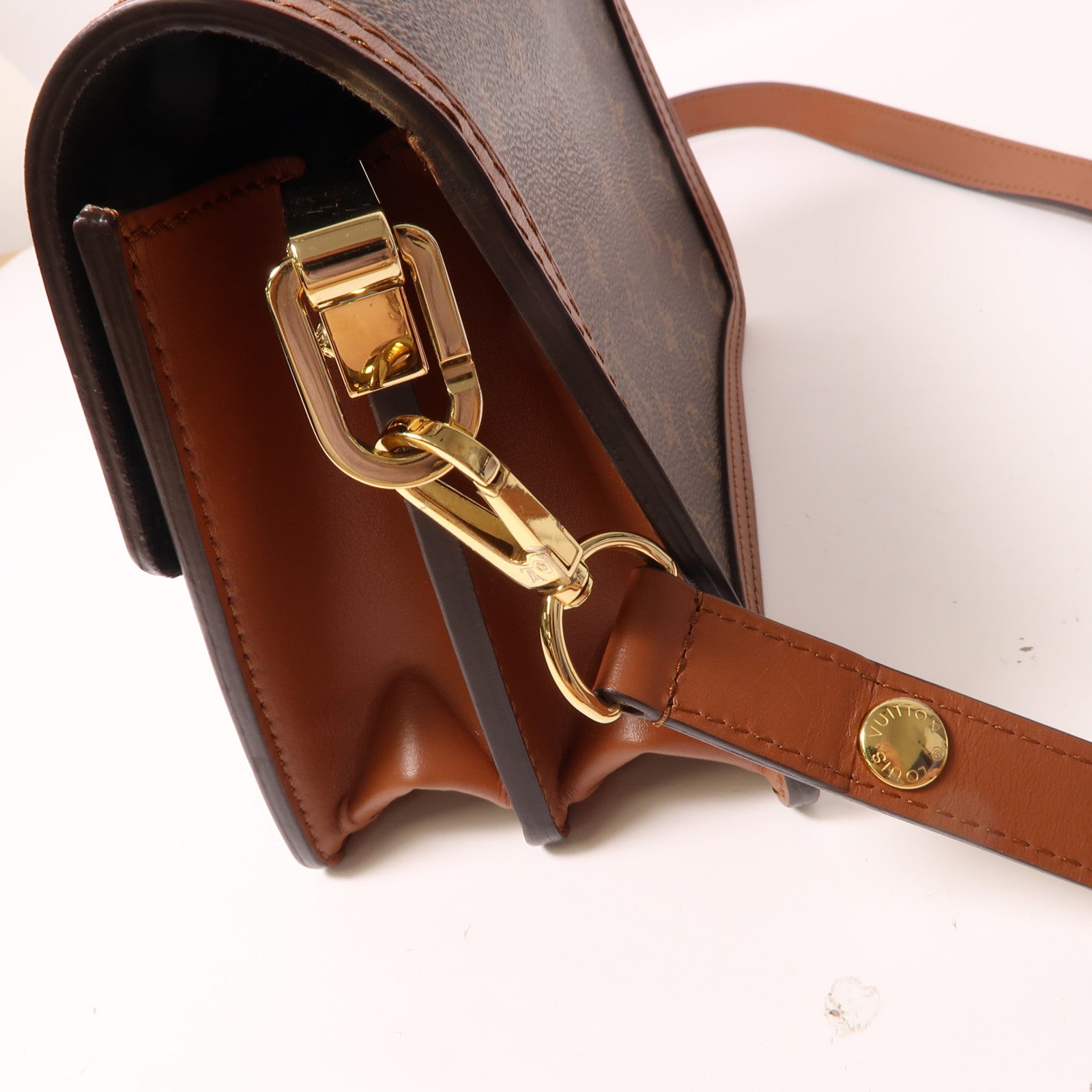 LOUIS VUITTON Monogram Reverse Mini Dauphine金扣肩背袋棕色