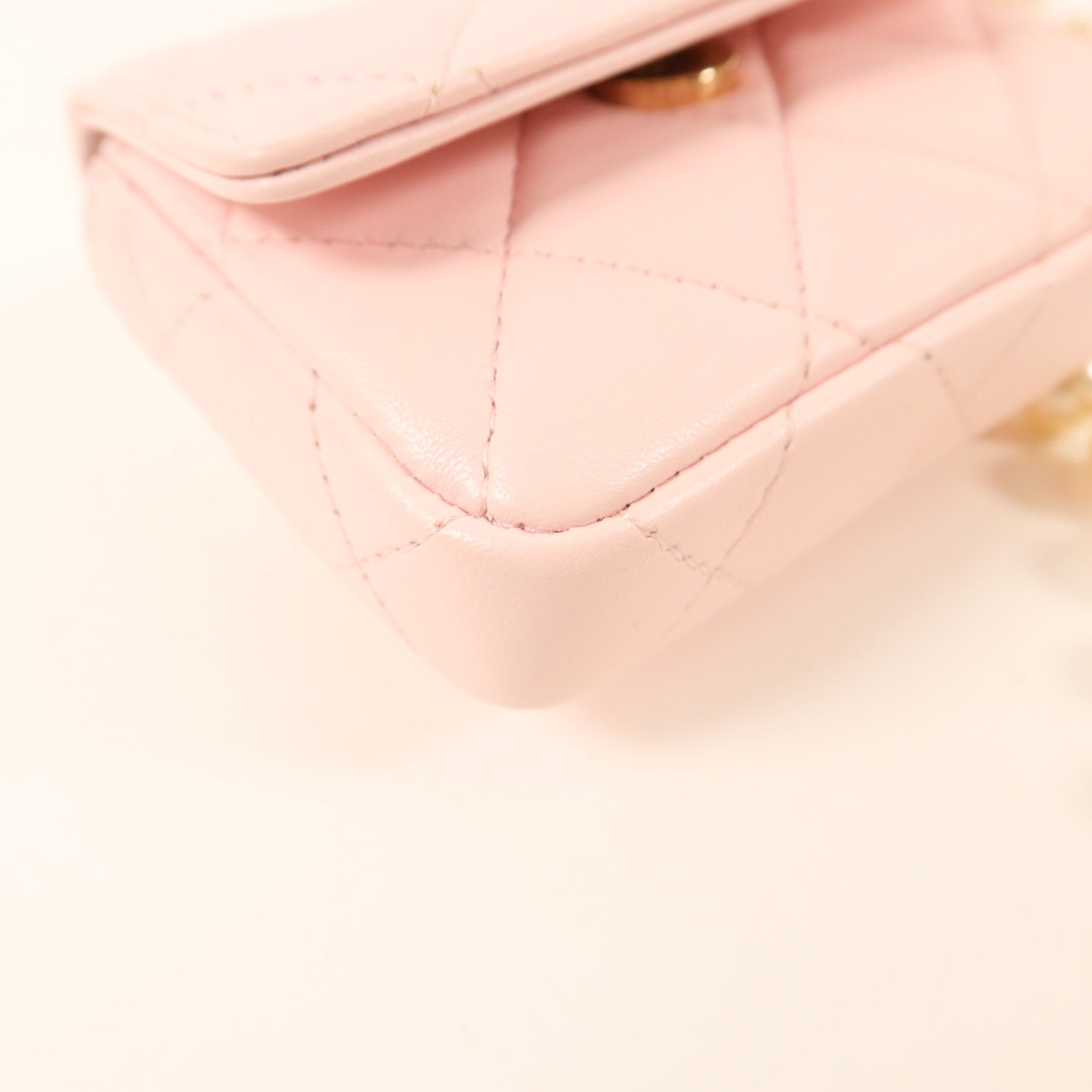 CHANEL 羊皮皮革Body Bag金扣鏈帶肩背袋