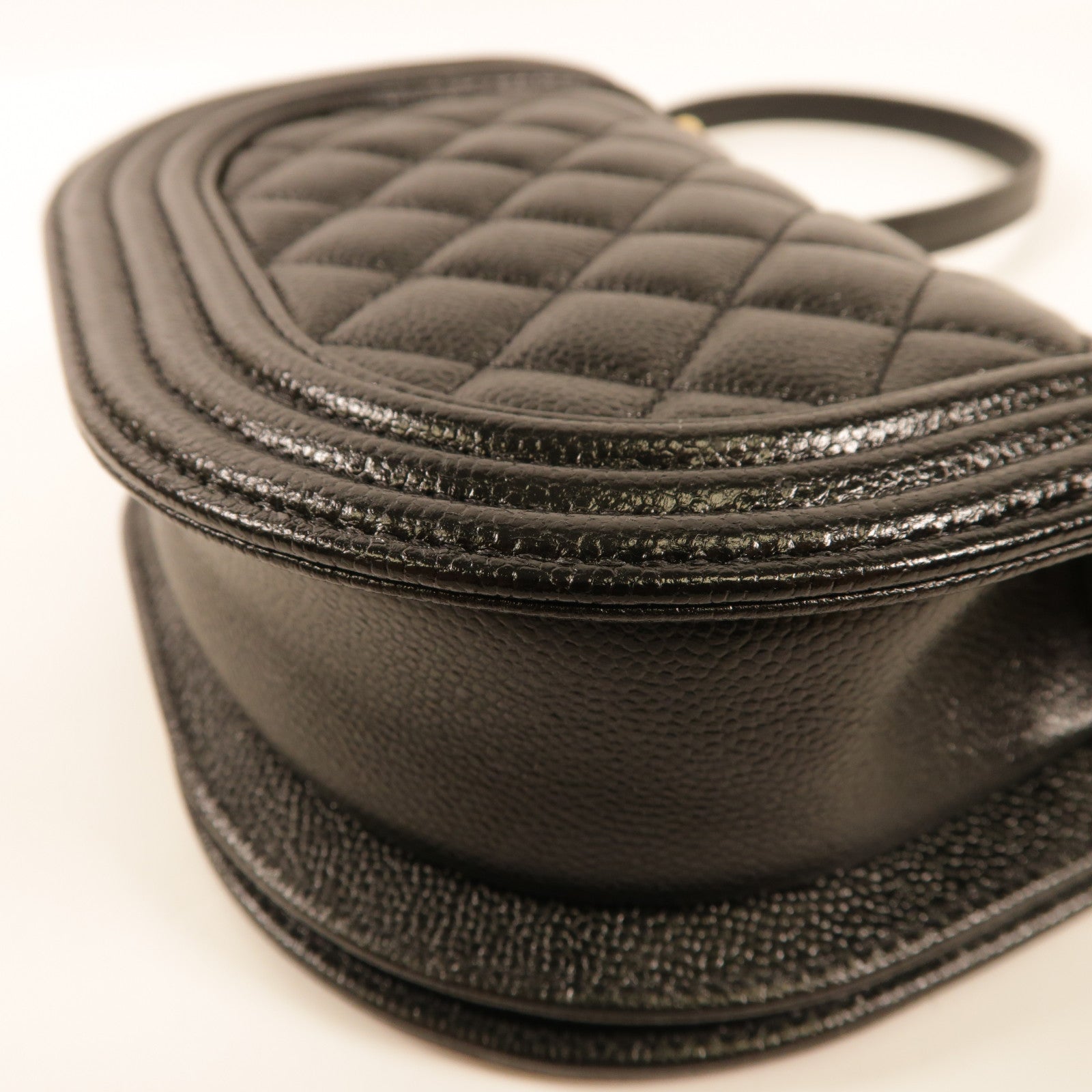 CHANEL 牛皮皮革Boy Chanel金扣肩背袋