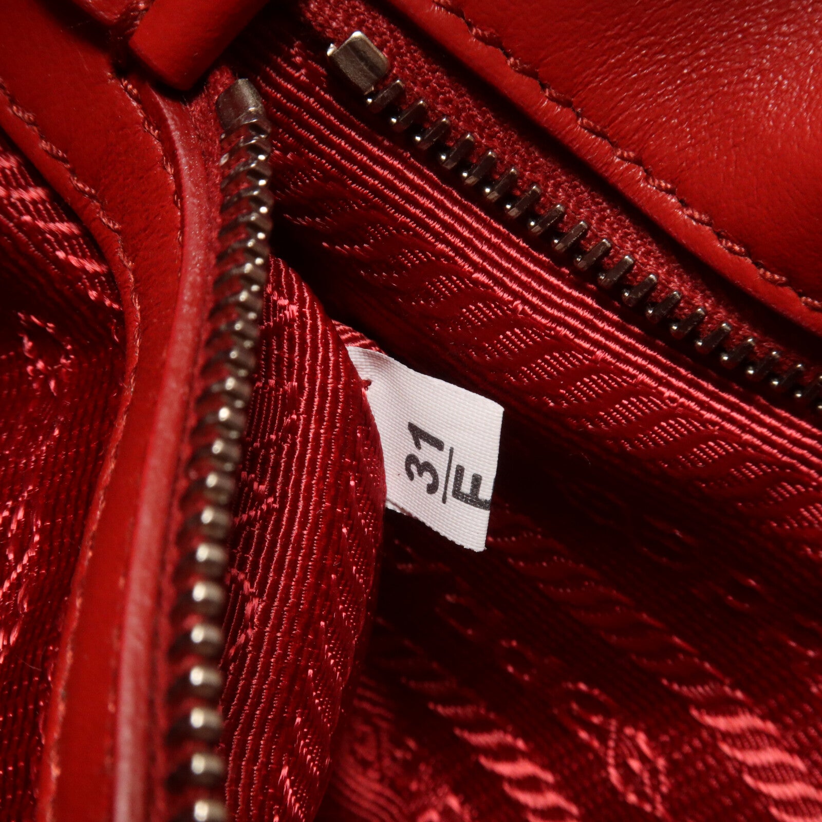 PRADA 牛皮皮革Diagramme Crossboby鏈帶肩背袋