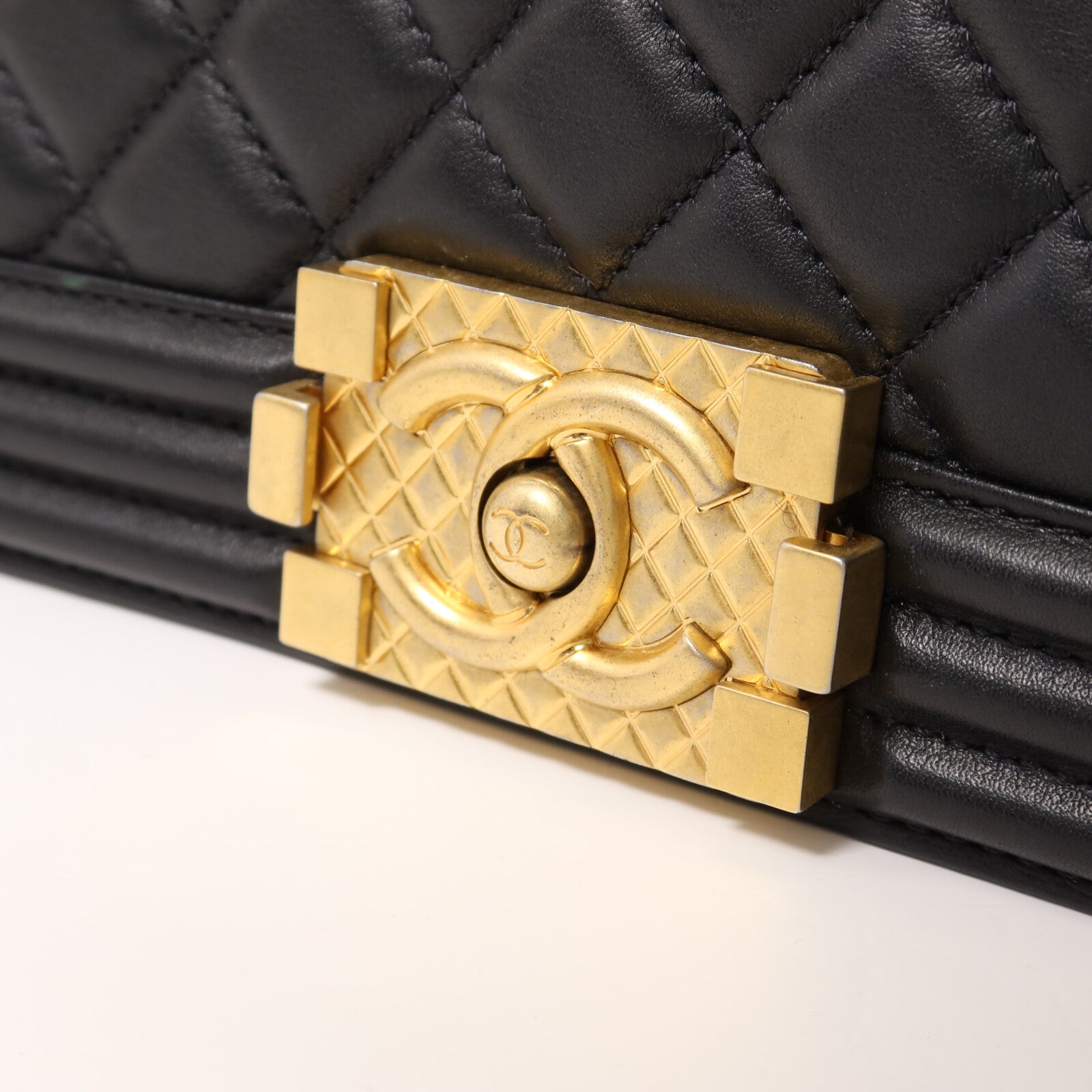 CHANEL 羊皮皮革Boy 25金扣鏈帶手挽肩背兩用袋
