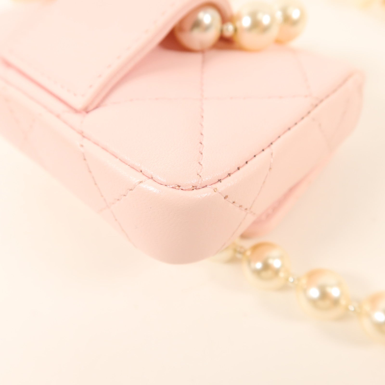 CHANEL 羊皮皮革Body Bag金扣鏈帶肩背袋