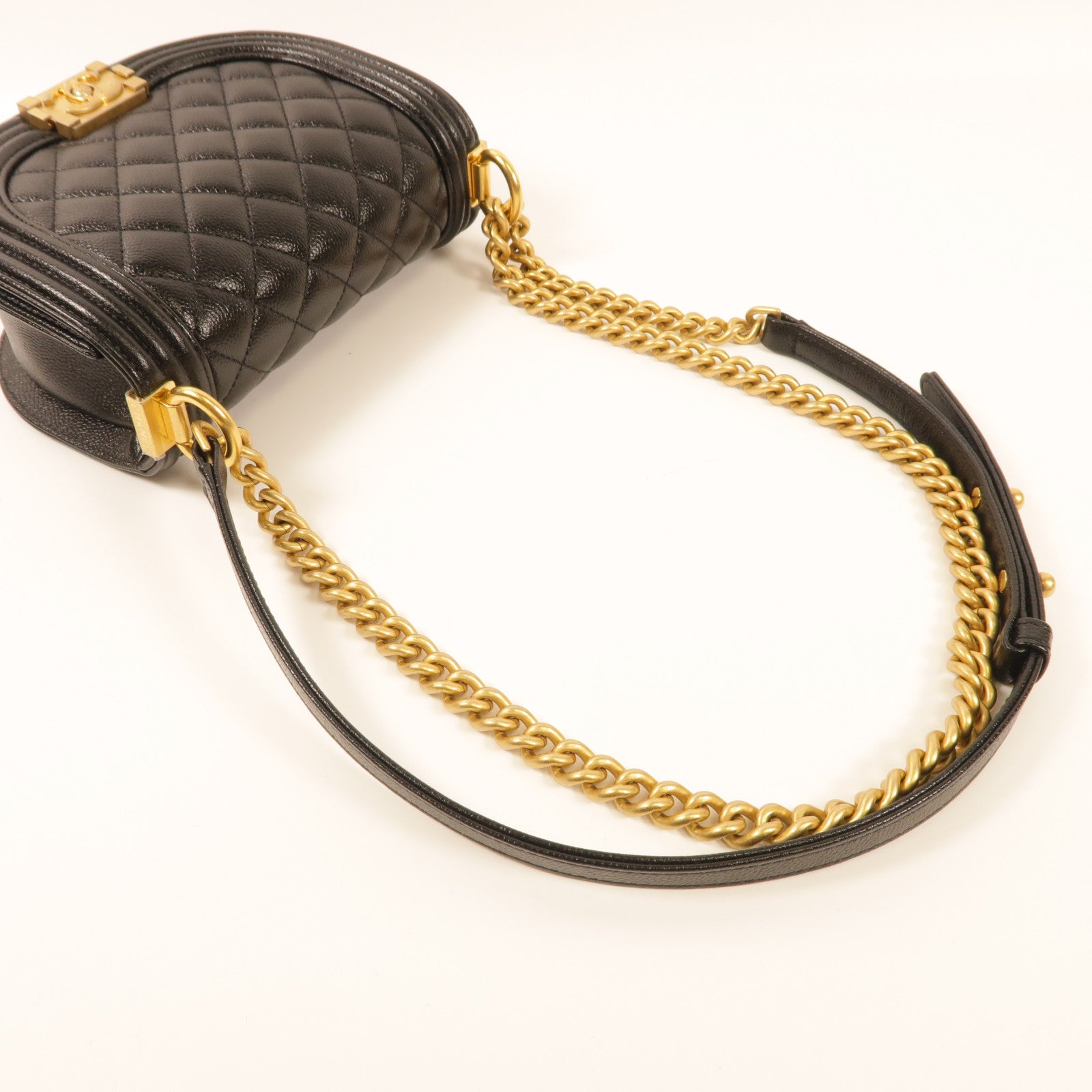 CHANEL 牛皮皮革Boy Chanel金扣肩背袋