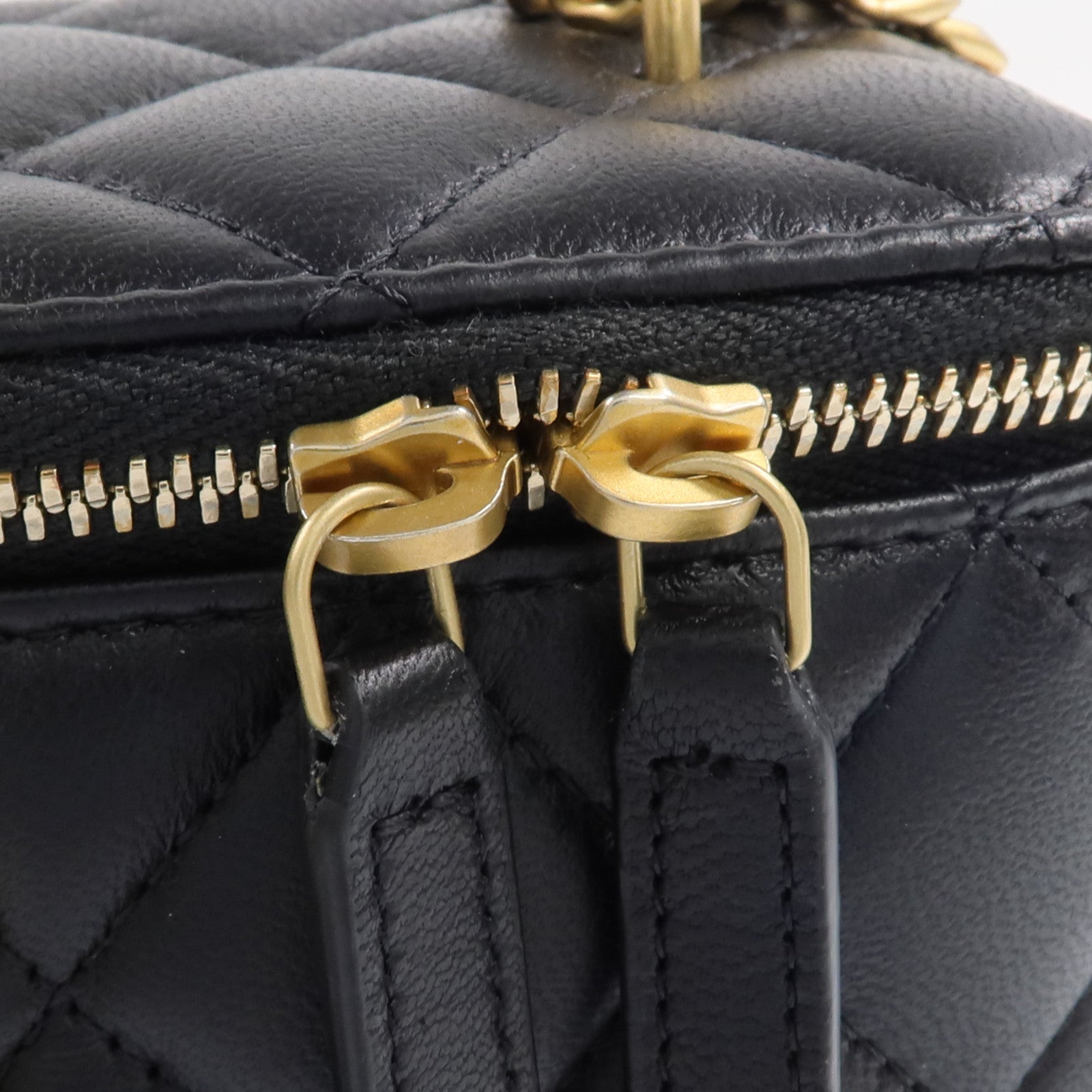CHANEL 羊皮皮革Vanity Case金扣鏈帶肩背袋