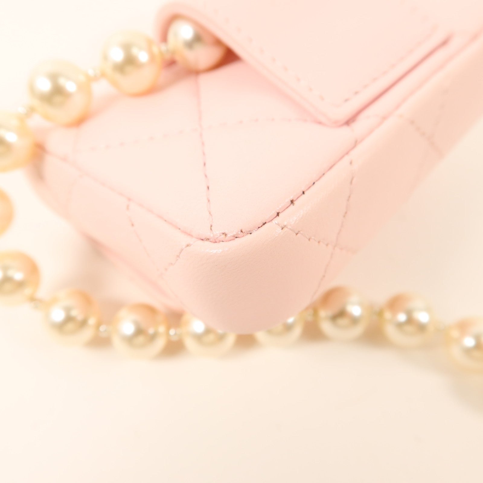 CHANEL 羊皮皮革Body Bag金扣鏈帶肩背袋