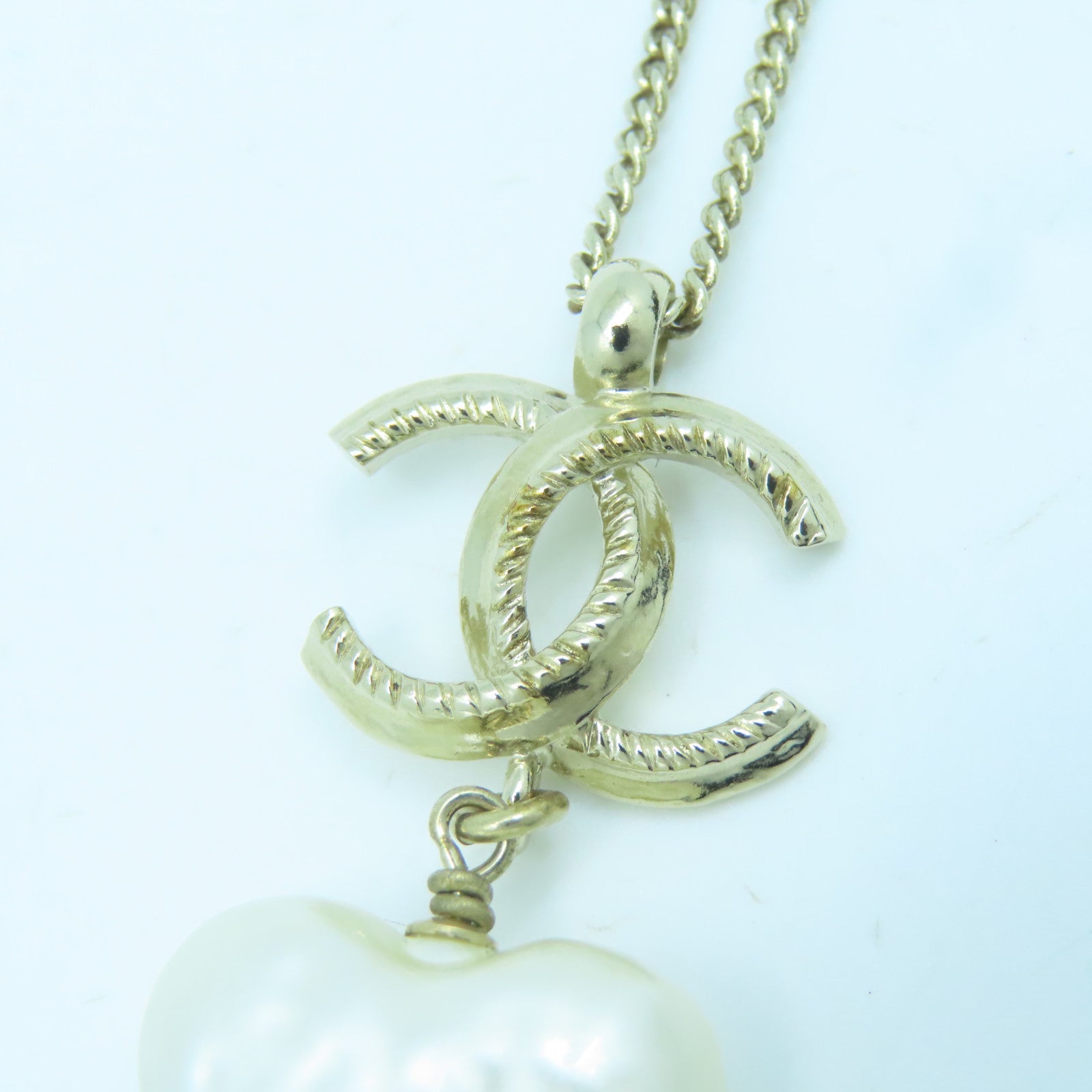 CHANEL Metal Necklace Gold Buckle Necklace Gold/White