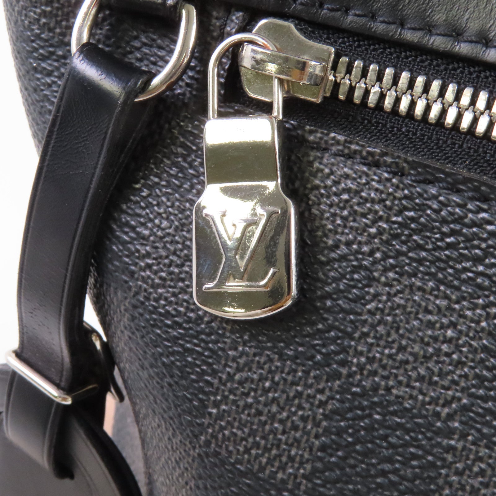 LOUIS VUITTON Damier Graphite Mick MM銀扣肩背袋黑色