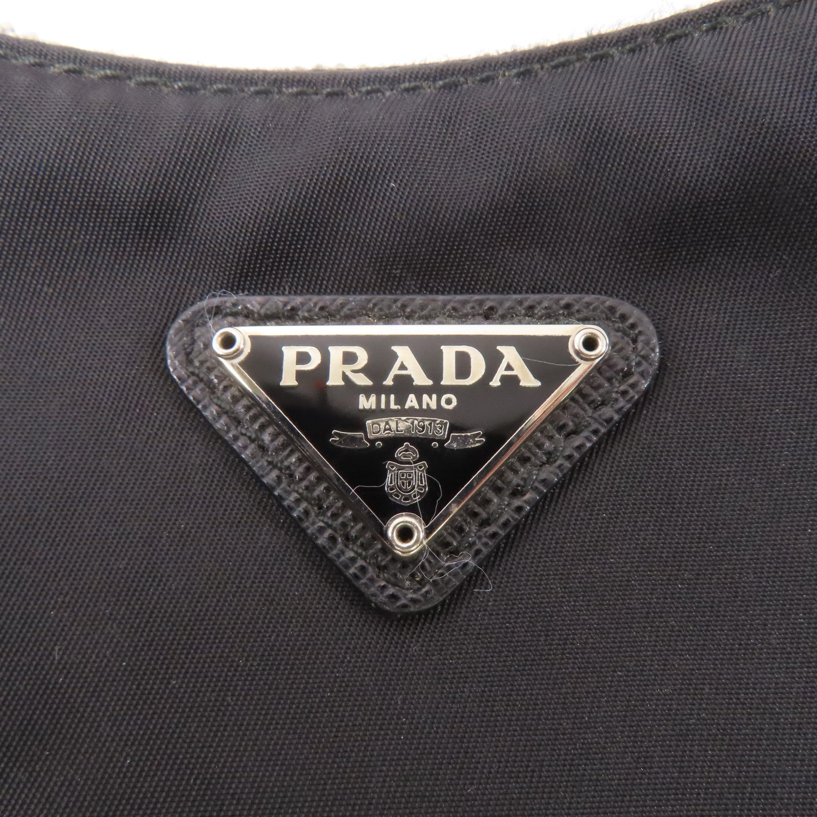 PRADA 尼龍Re-Edition 2005銀扣手挽肩背兩用袋黑色