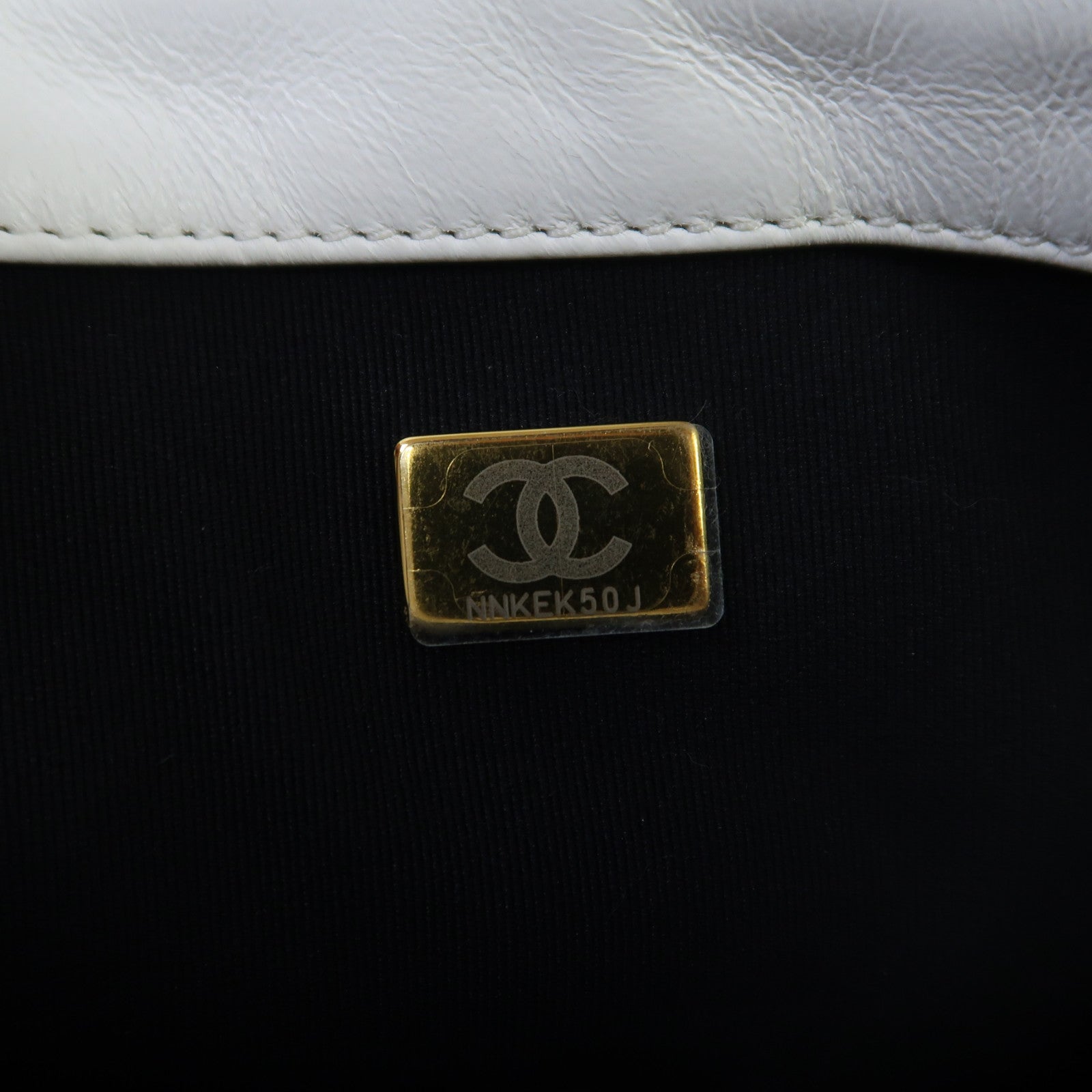 CHANEL 菱格皮革Chain Shoulder金扣鏈帶肩背袋白色