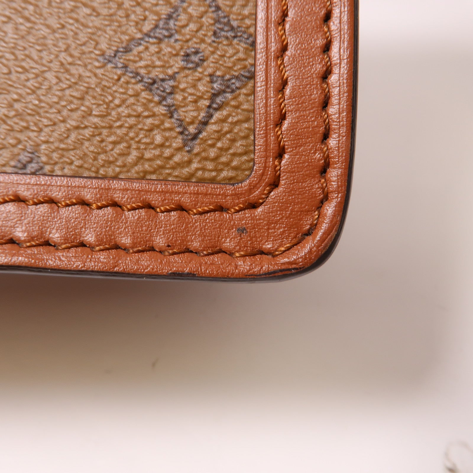 LOUIS VUITTON Monogram Reverse Mini Dauphine金扣肩背袋棕色