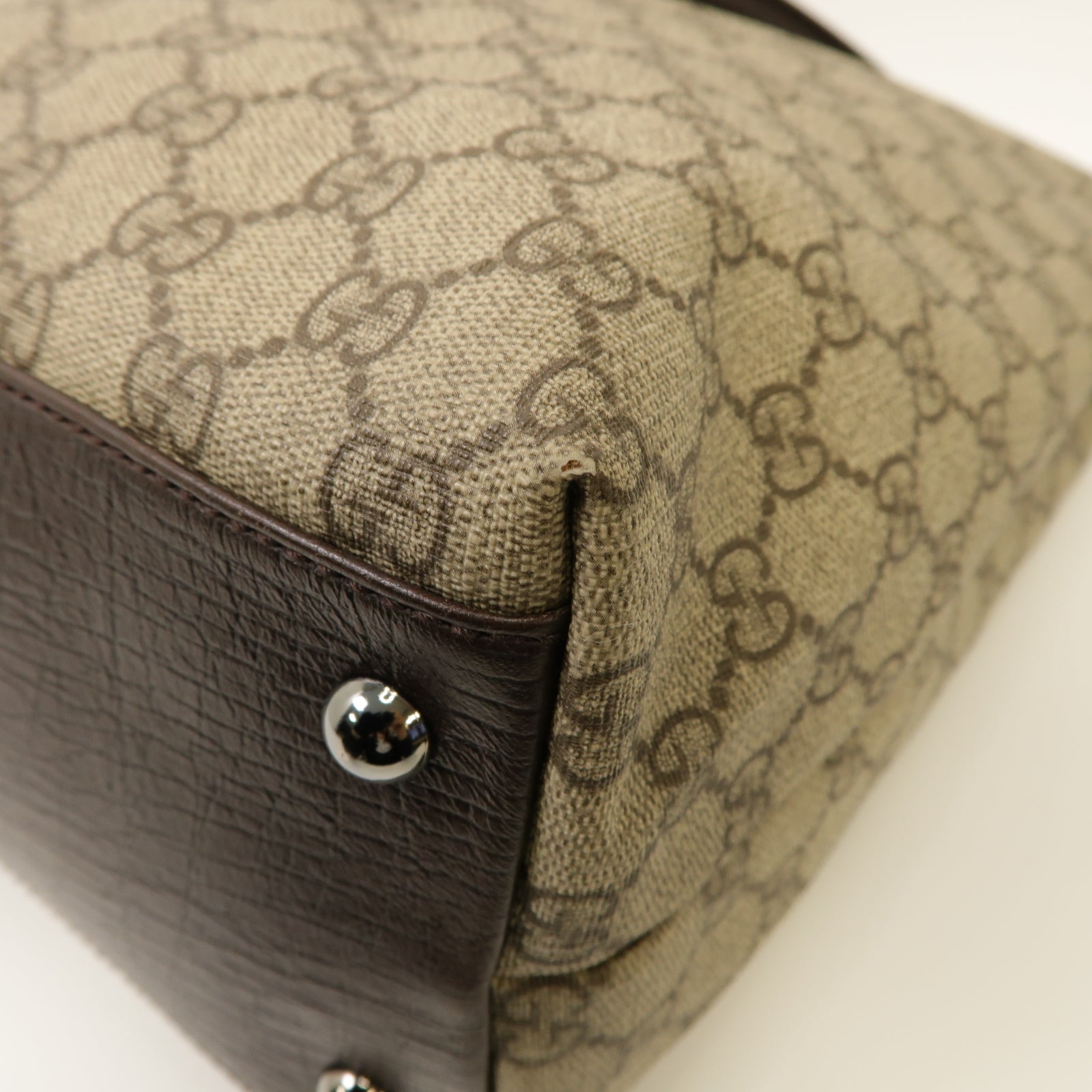 GUCCI 塗層帆布Shoulder Bag銀扣肩背袋卡其色