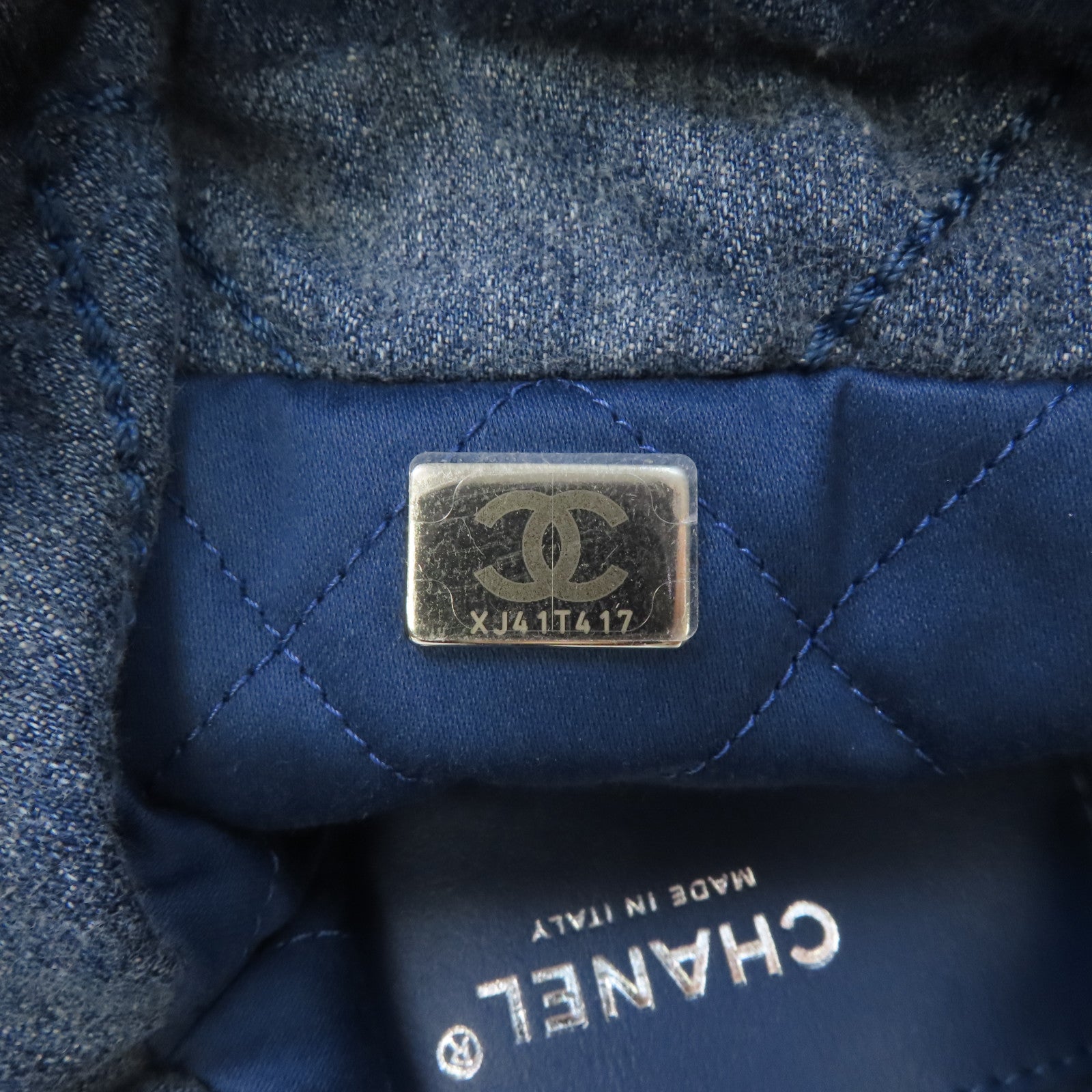 CHANEL 菱格牛仔布Chanel 22 Mini銀扣手挽肩背兩用袋藍色