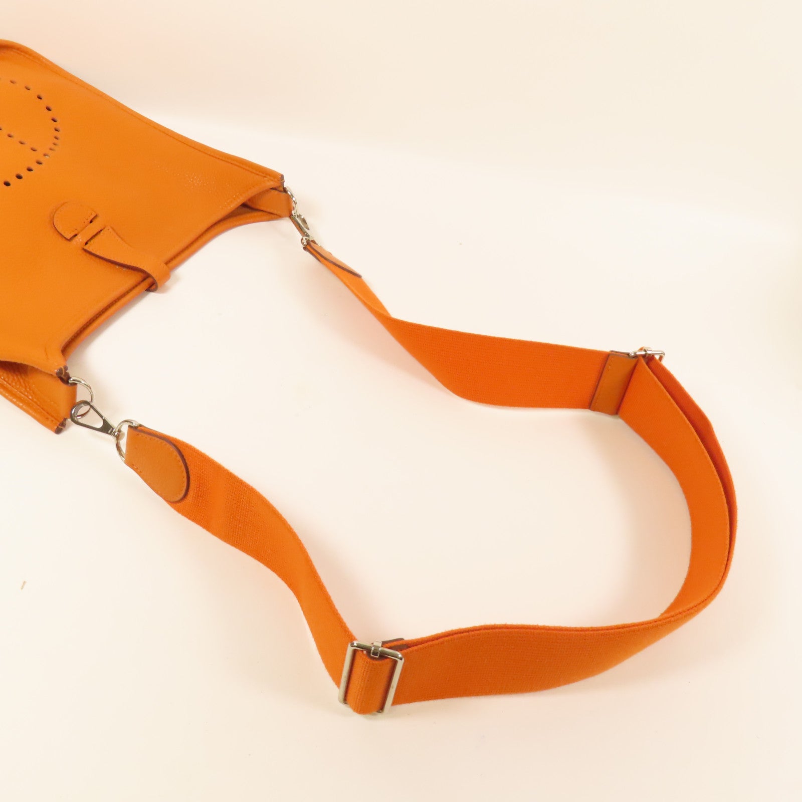 HERMES Clemence皮革Evelyne PM 銀扣肩背袋Orange