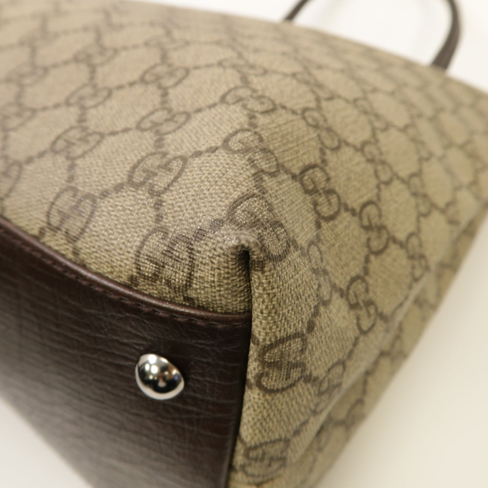 GUCCI 塗層帆布Shoulder Bag銀扣肩背袋卡其色