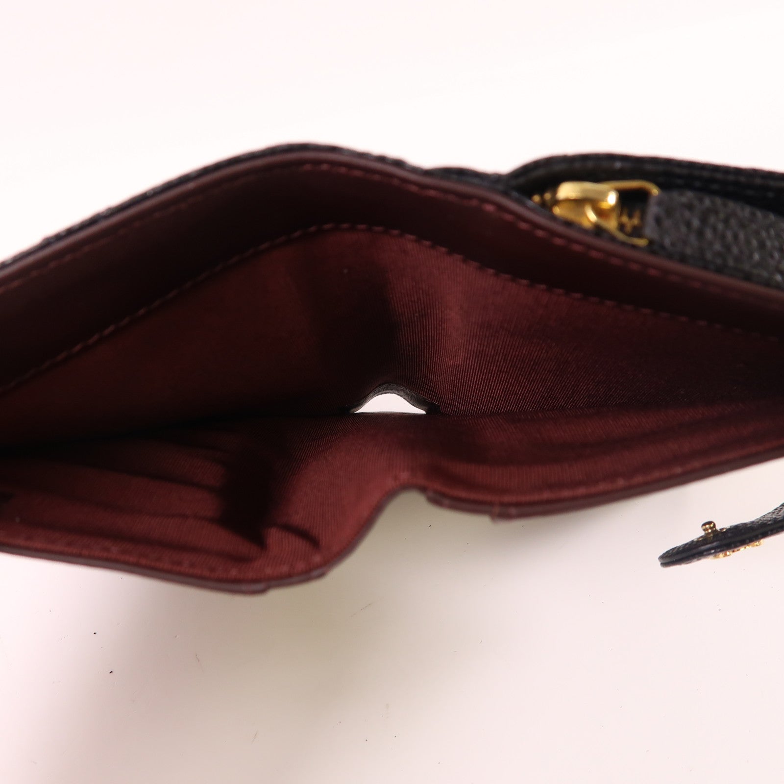 CHANEL 牛皮皮革Fold Wallet金扣錢包