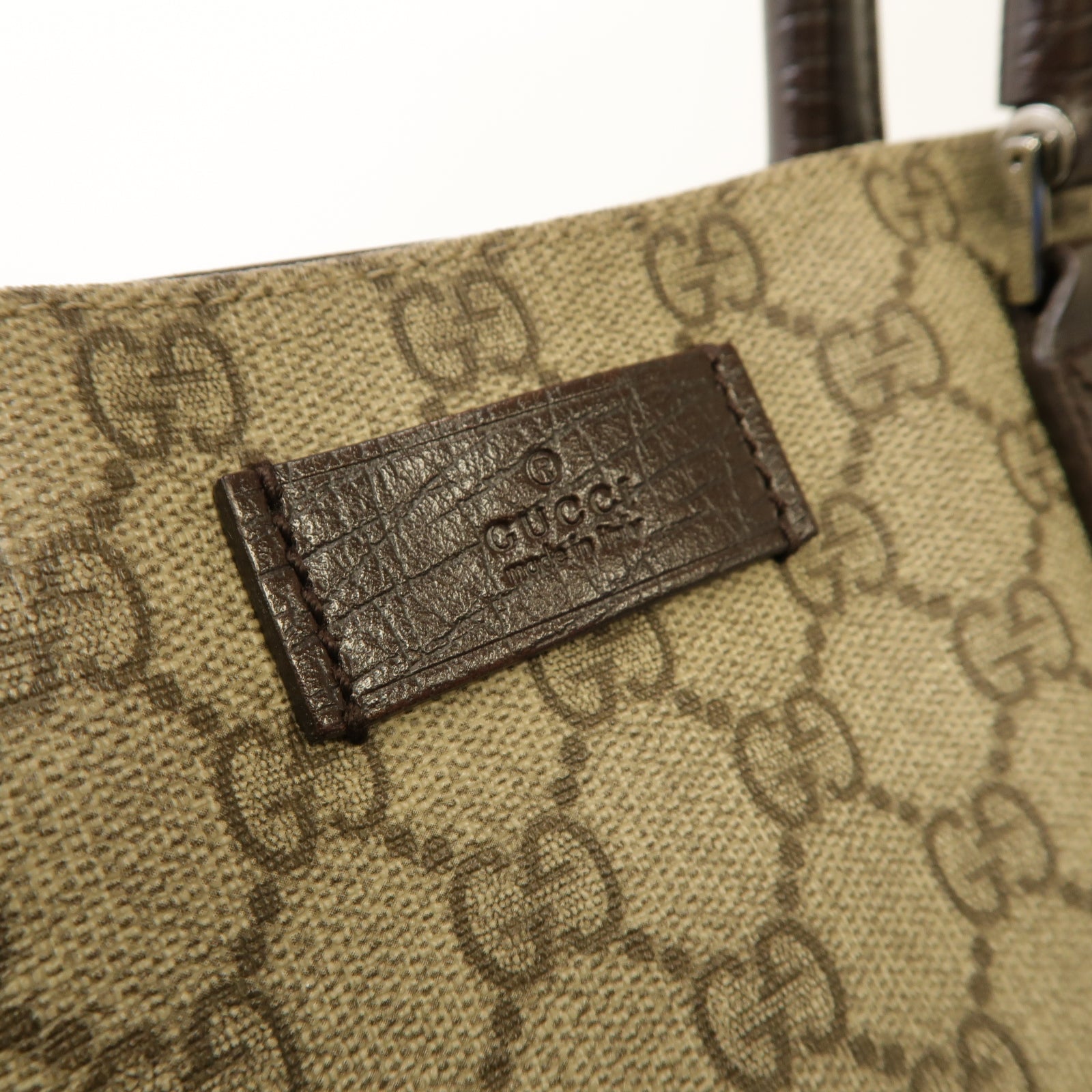 GUCCI 塗層帆布Shoulder Bag銀扣肩背袋卡其色
