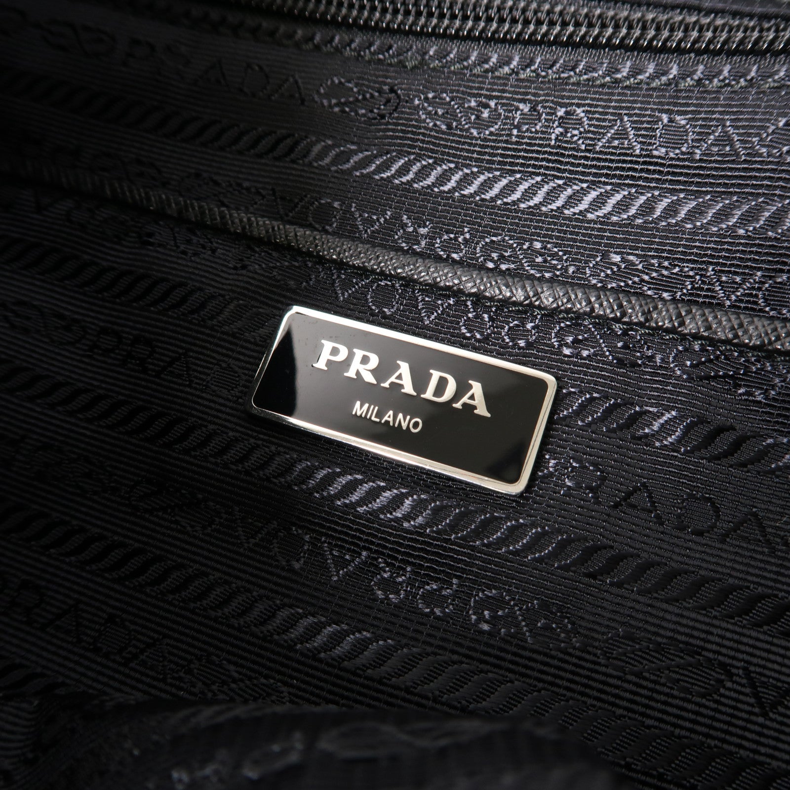 PRADA 尼龍Backpack銀扣背包黑色