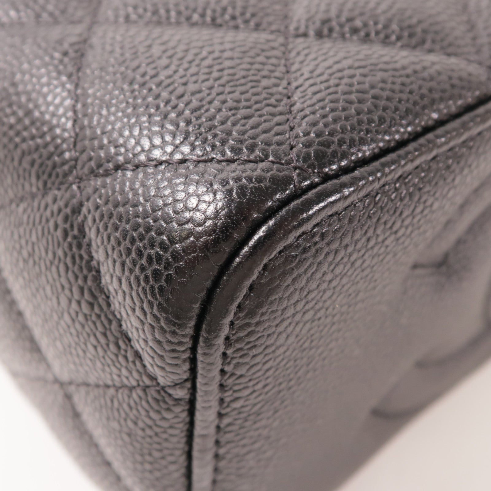 CHANEL 牛皮皮革Vanity Bag金扣鏈帶肩背袋