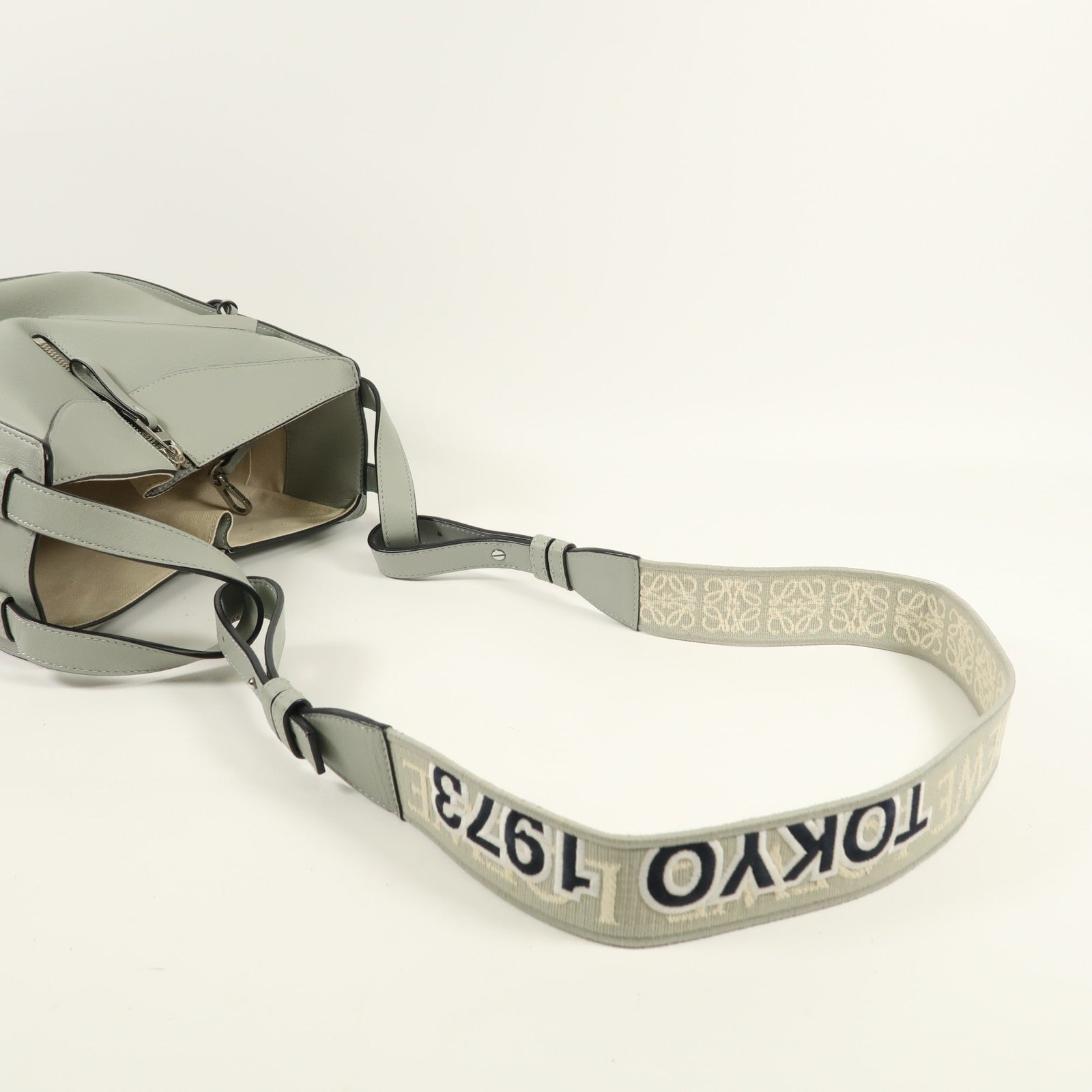 LOEWE 牛皮皮革Hammock銀扣手挽肩背兩用袋