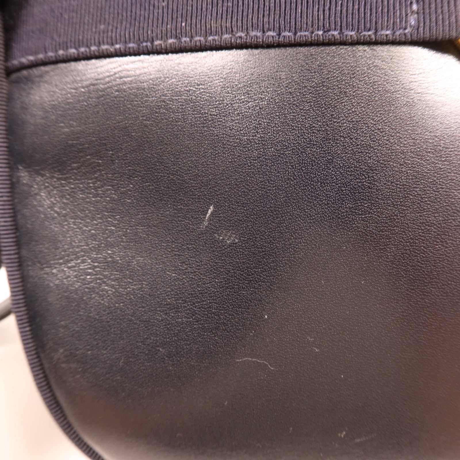 Salvatore Ferragamo 牛皮皮革Shoulder Bag金扣肩背袋