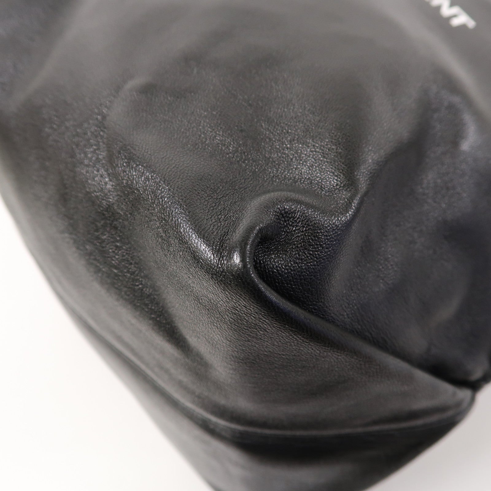 YVES SAINT LAURENT 皮革Bucket Bag銀扣鏈帶肩背袋黑色