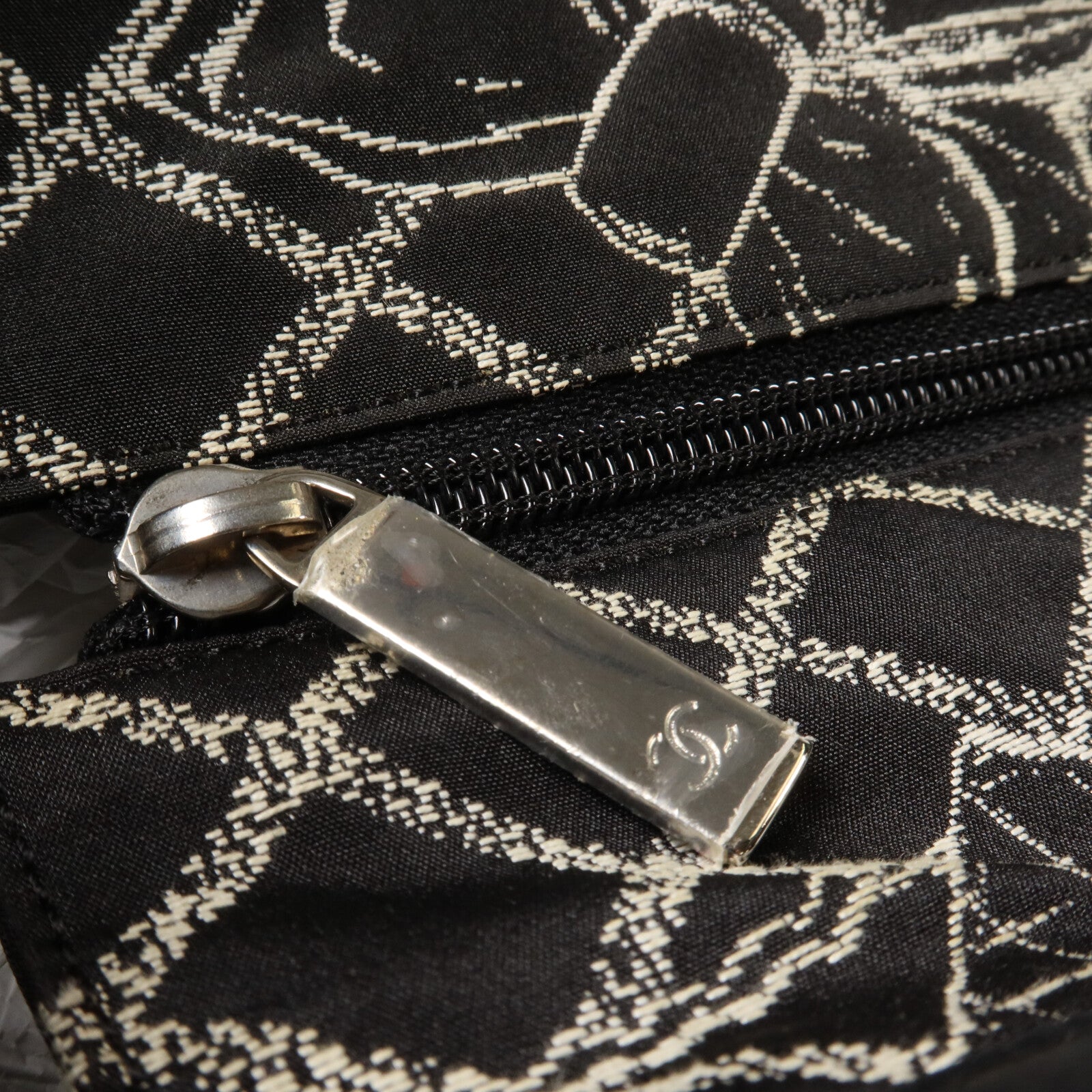 CHANEL 牛皮皮革Essential Logo Leather Tote Bag肩背袋