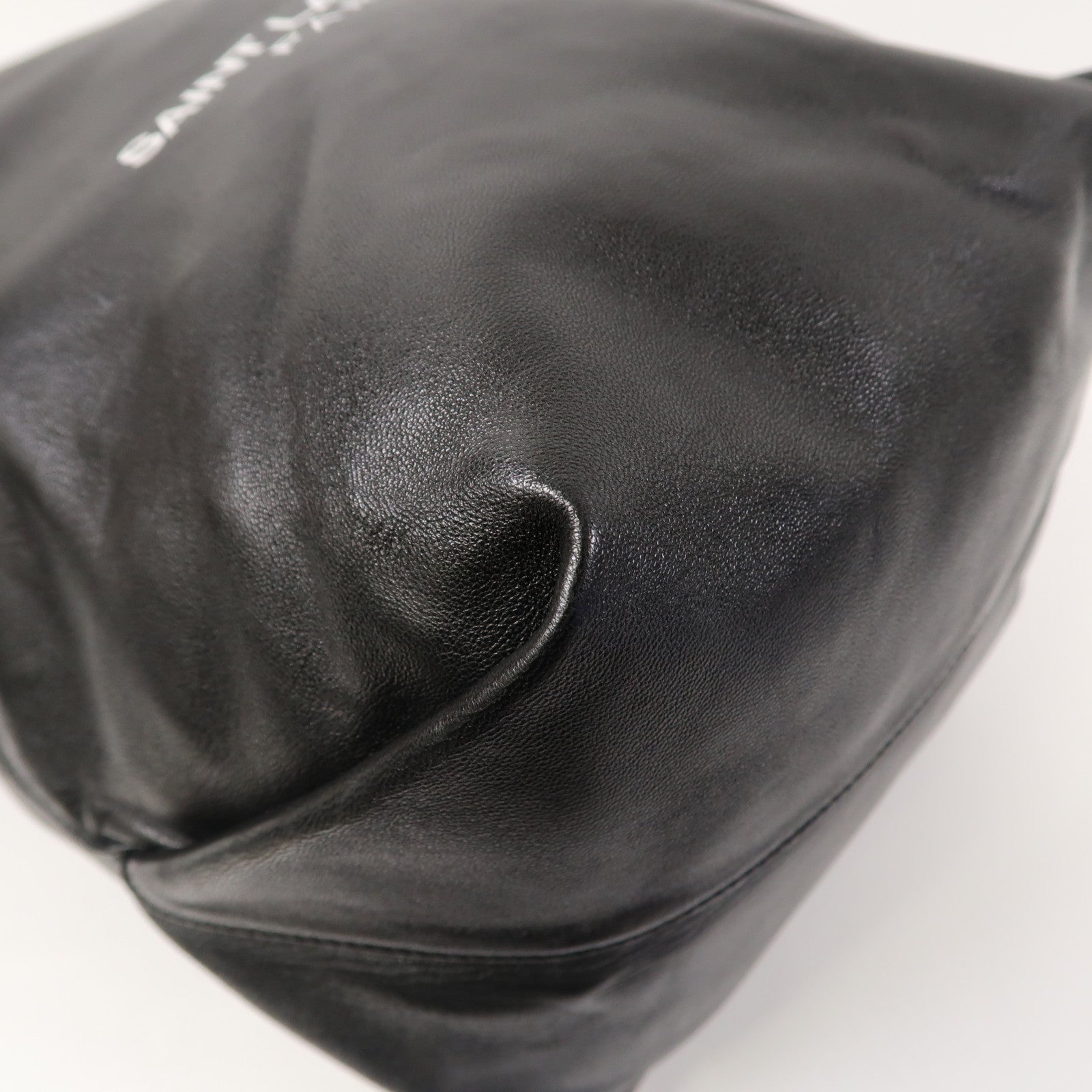 YVES SAINT LAURENT 皮革Bucket Bag銀扣鏈帶肩背袋黑色
