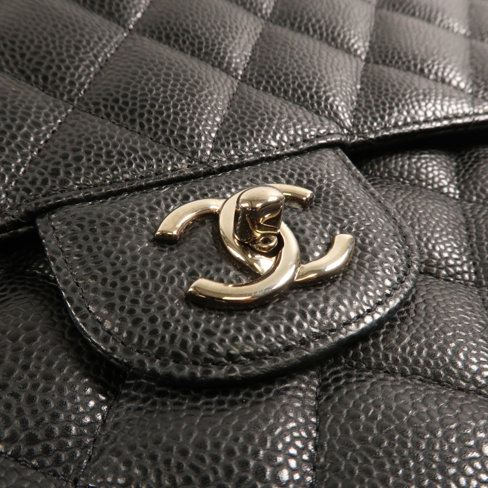 CHANEL 牛皮皮革Maxi Classic銀扣鏈帶肩背袋黑色