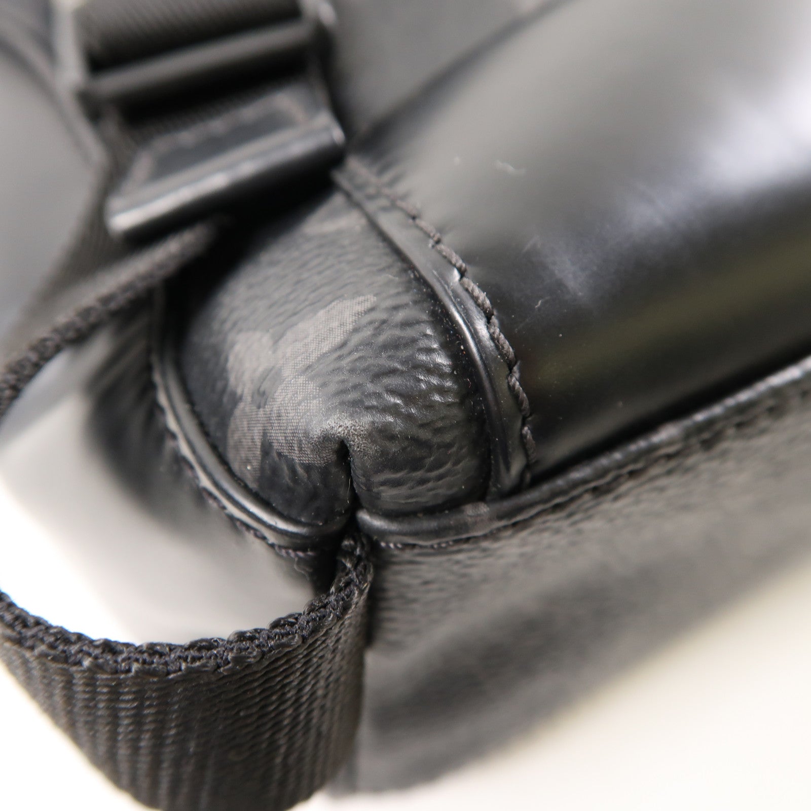 LOUIS VUITTON Monogram Eclipse Messenger PM Voyager銀扣肩背袋黑色