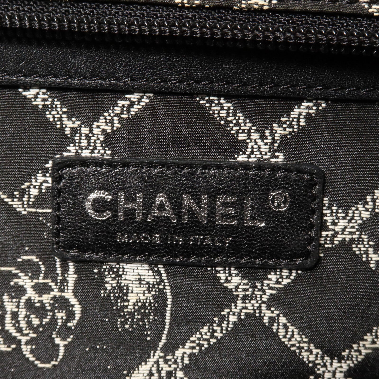 CHANEL 牛皮皮革Essential Logo Leather Tote Bag肩背袋