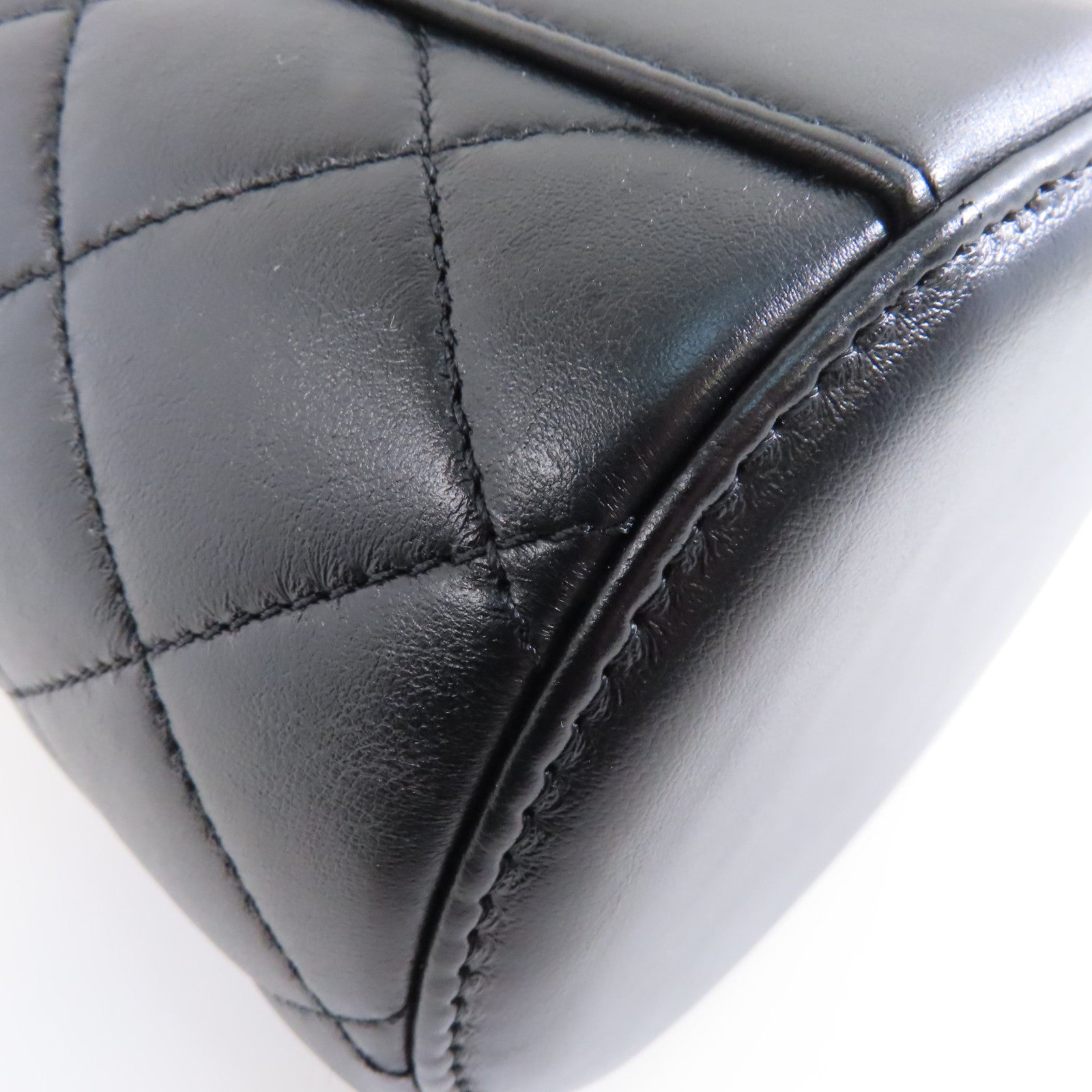 CHANEL (PRICE DOWN) Quilted CC GHW Bucket Bag Chain Shoulder Bag AS3210 Lambskin Black