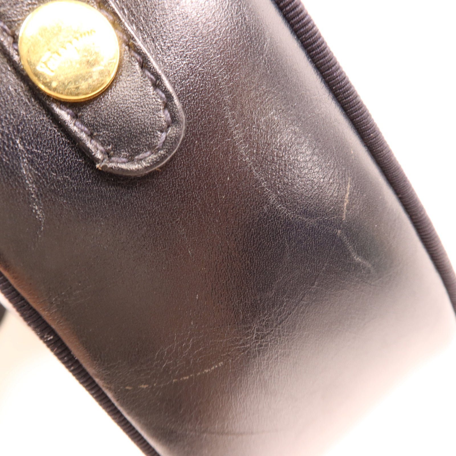 Salvatore Ferragamo 牛皮皮革Shoulder Bag金扣肩背袋