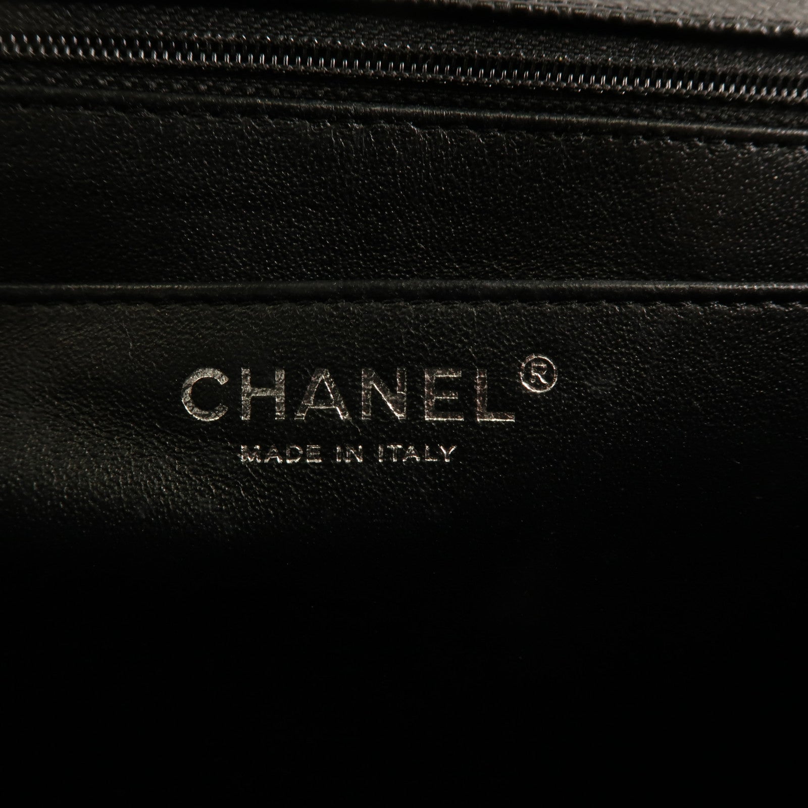 CHANEL 牛皮皮革Maxi Classic銀扣鏈帶肩背袋黑色