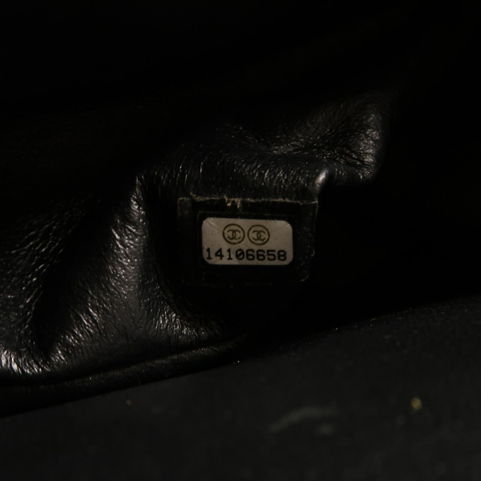 CHANEL 牛皮皮革Maxi Classic銀扣鏈帶肩背袋黑色