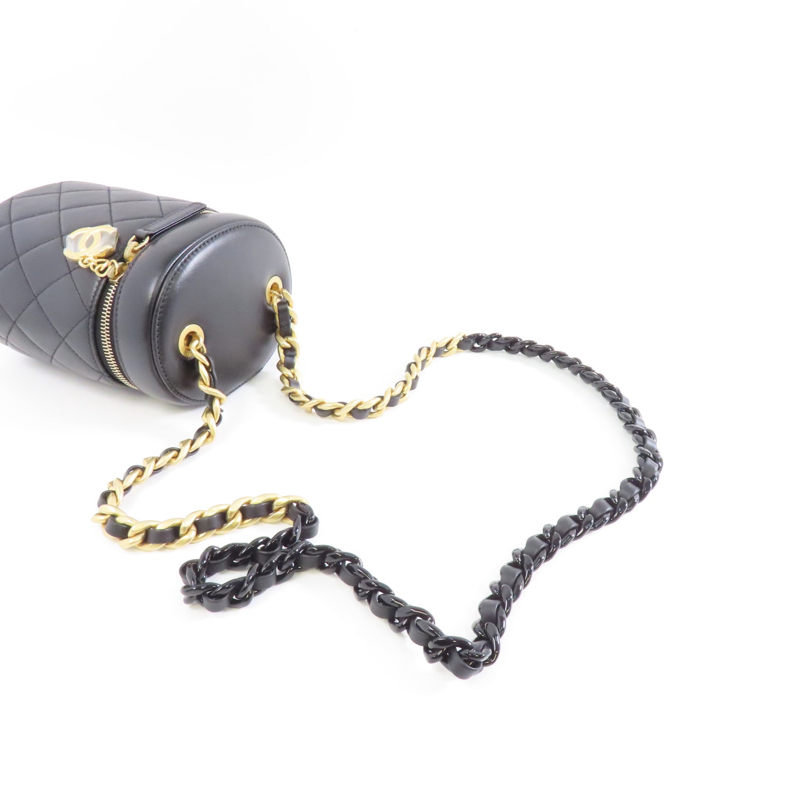 CHANEL (PRICE DOWN) Quilted CC GHW Bucket Bag Chain Shoulder Bag AS3210 Lambskin Black
