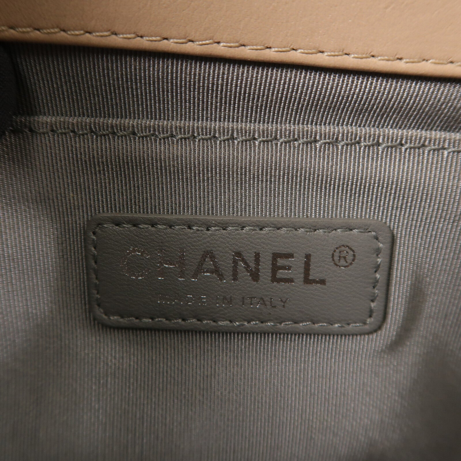 CHANEL 牛皮皮革Boy 25銀扣鏈帶肩背袋