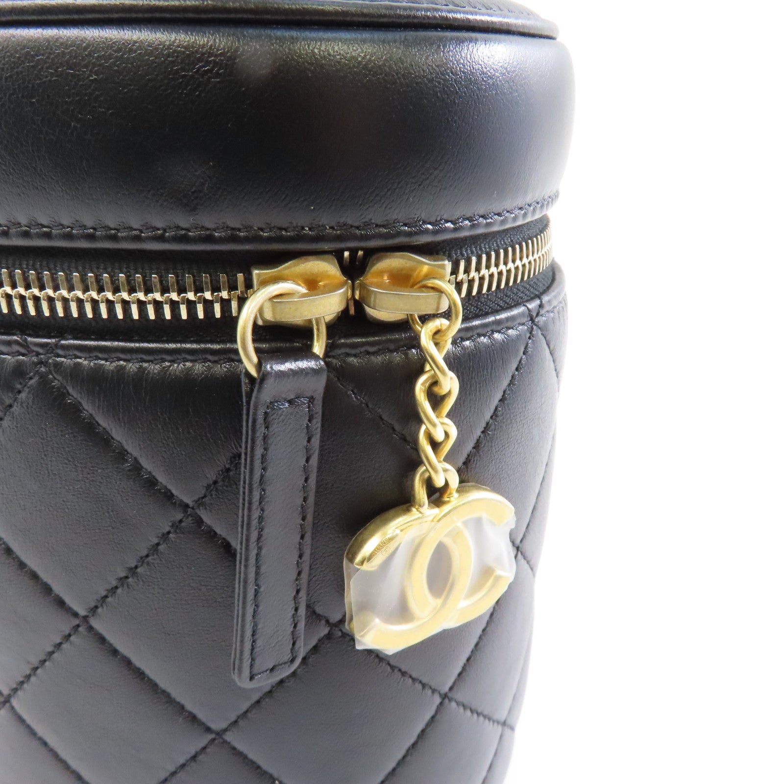 CHANEL (PRICE DOWN) Quilted CC GHW Bucket Bag Chain Shoulder Bag AS3210 Lambskin Black