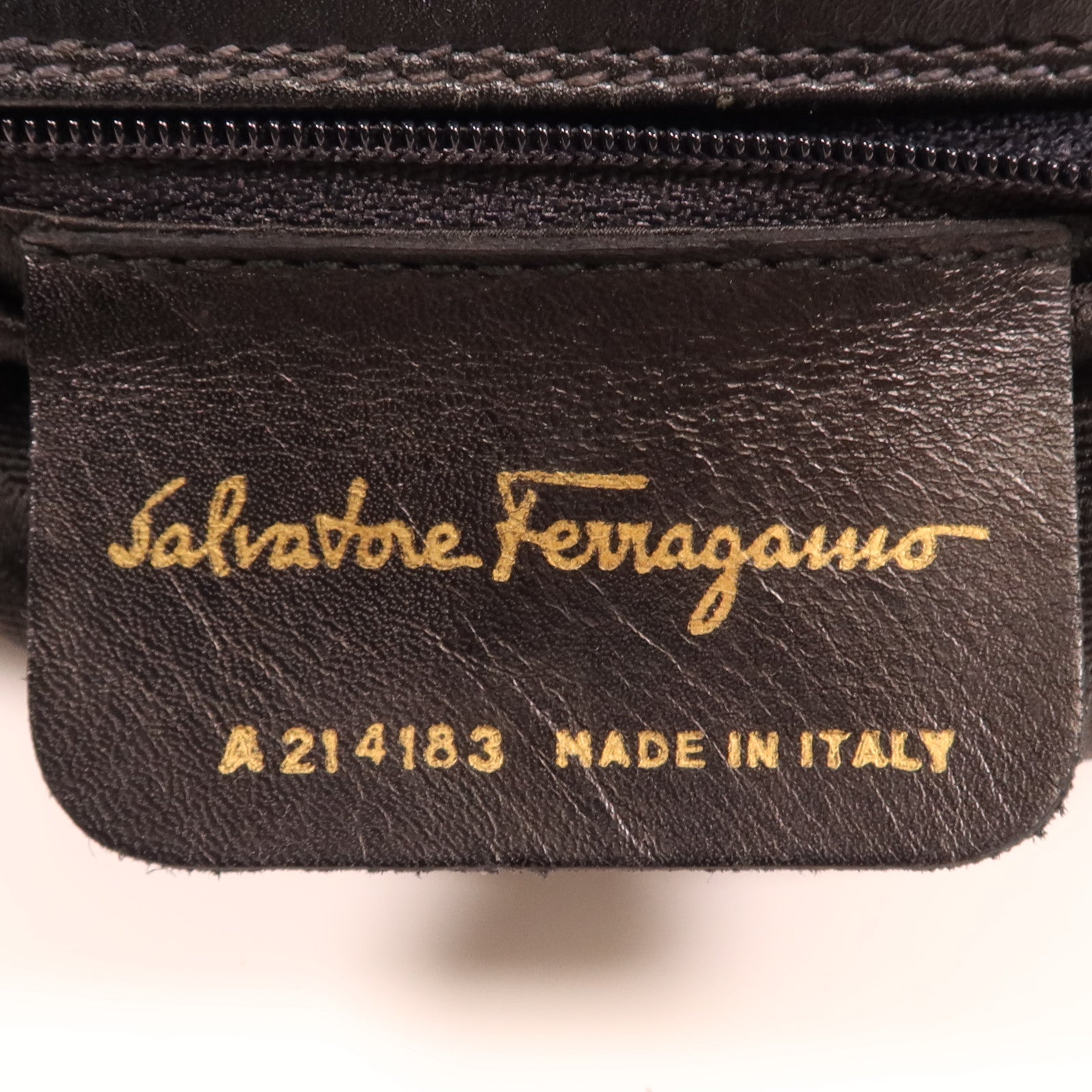 Salvatore Ferragamo 【激減優惠】牛皮皮革Shoulder Bag金扣肩背袋