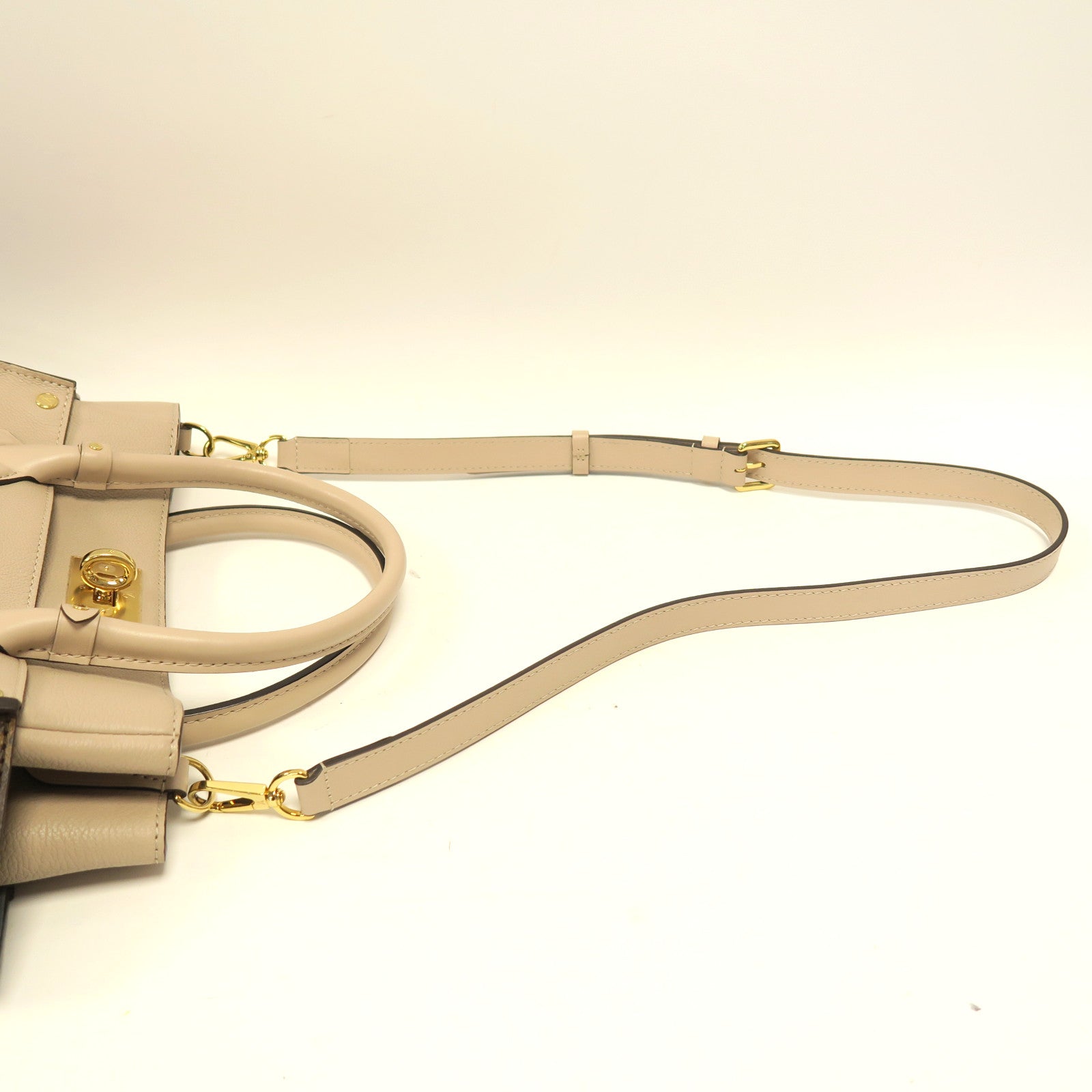 LOUIS VUITTON 【激減優惠】牛皮皮革On My Side MM金扣手挽肩背兩用袋米灰色/啡色
