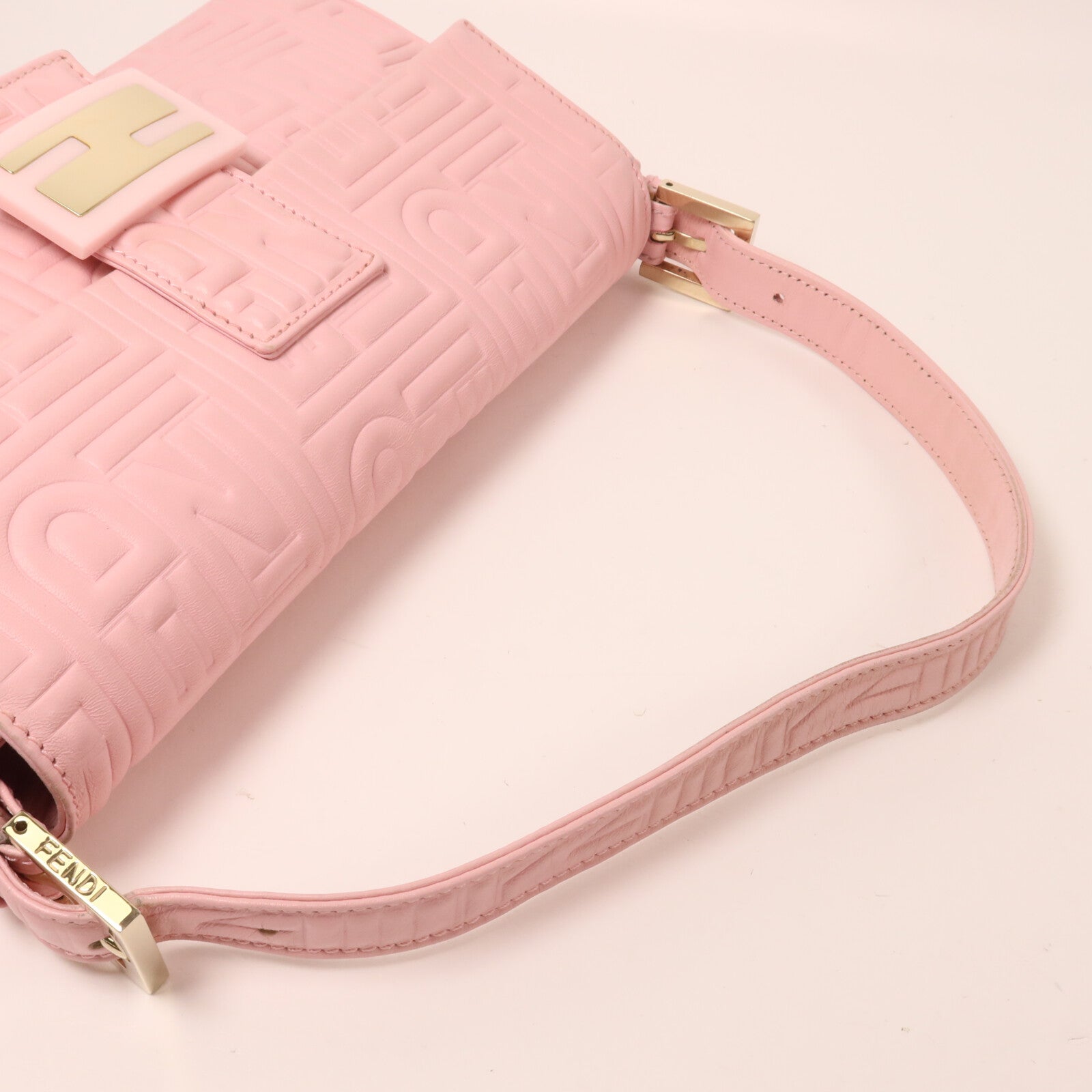 FENDI 牛皮皮革Embossed Baguette肩背袋