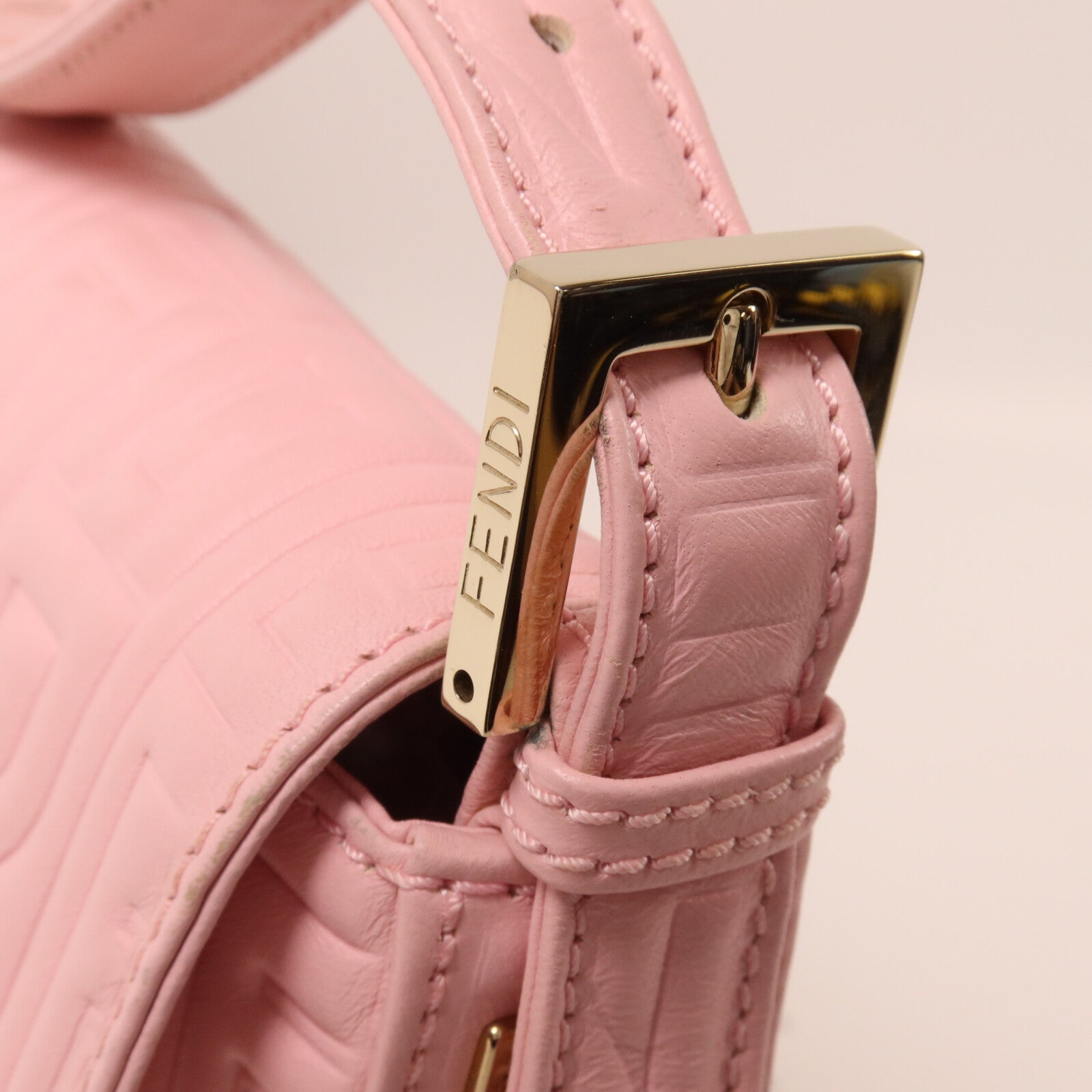 FENDI 牛皮皮革Embossed Baguette肩背袋