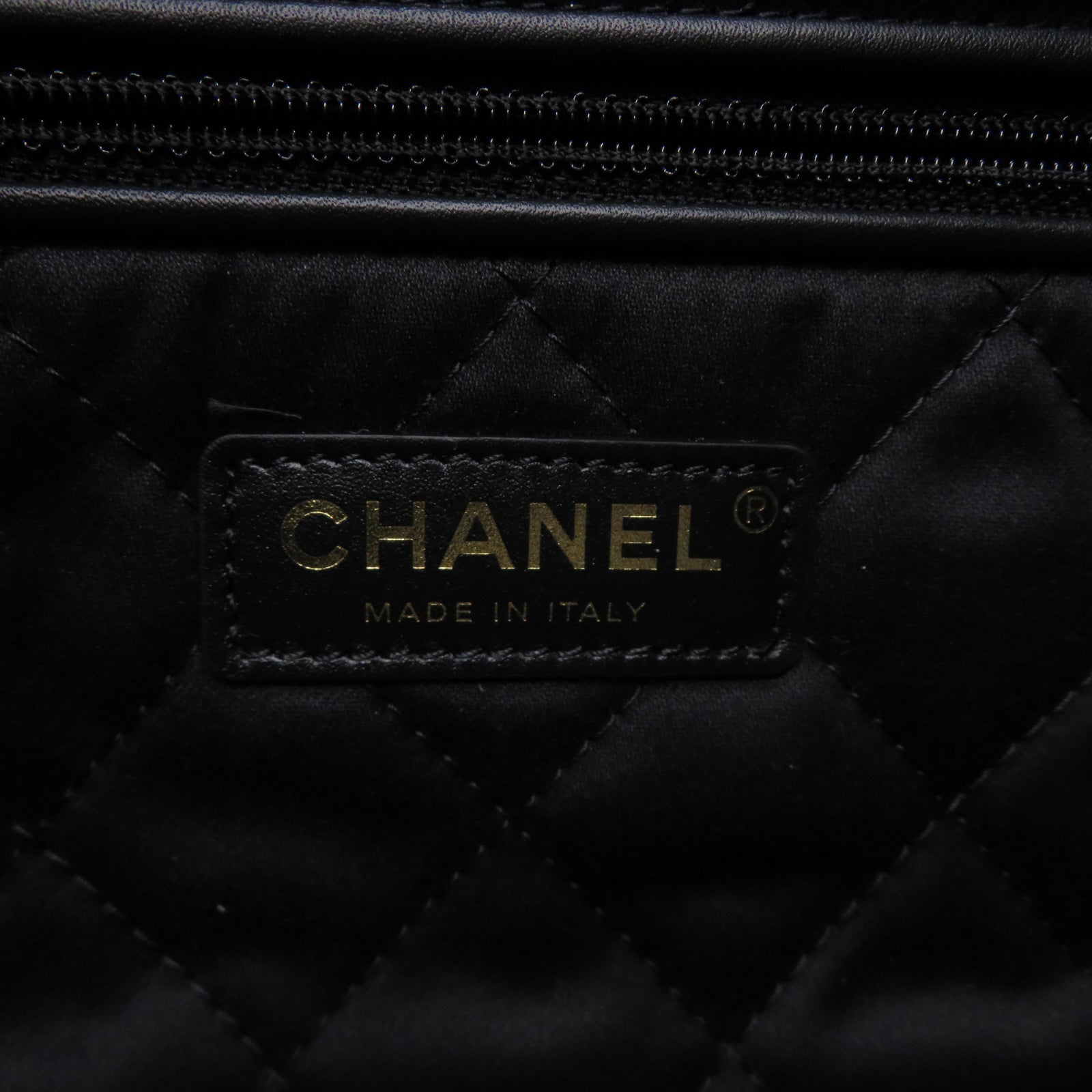CHANEL 菱格牛皮皮革Chanel 22金扣鏈帶肩背袋黑色