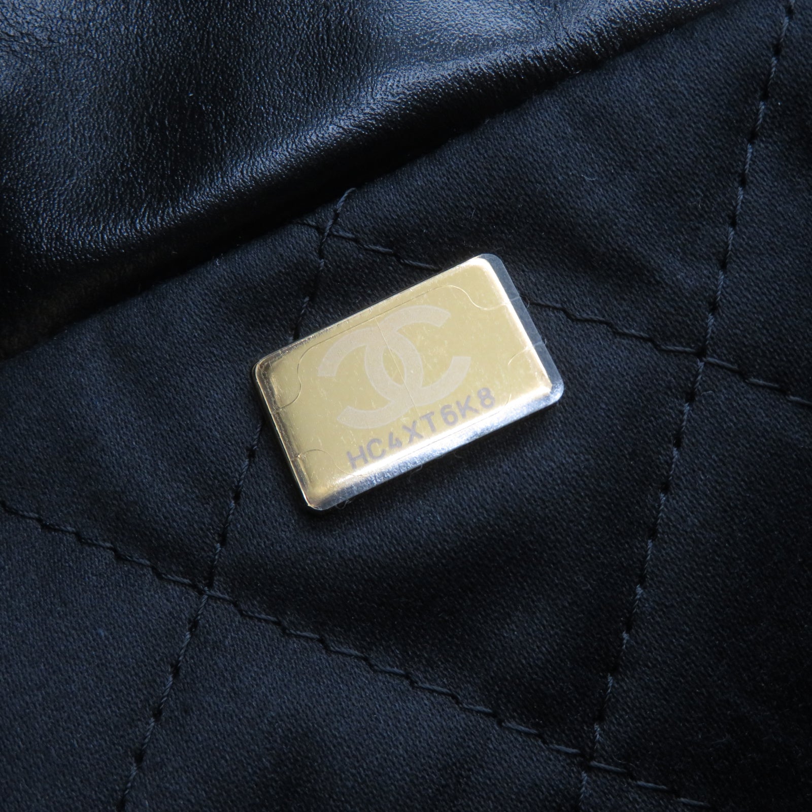 CHANEL 菱格牛皮皮革Chanel 22金扣鏈帶肩背袋黑色