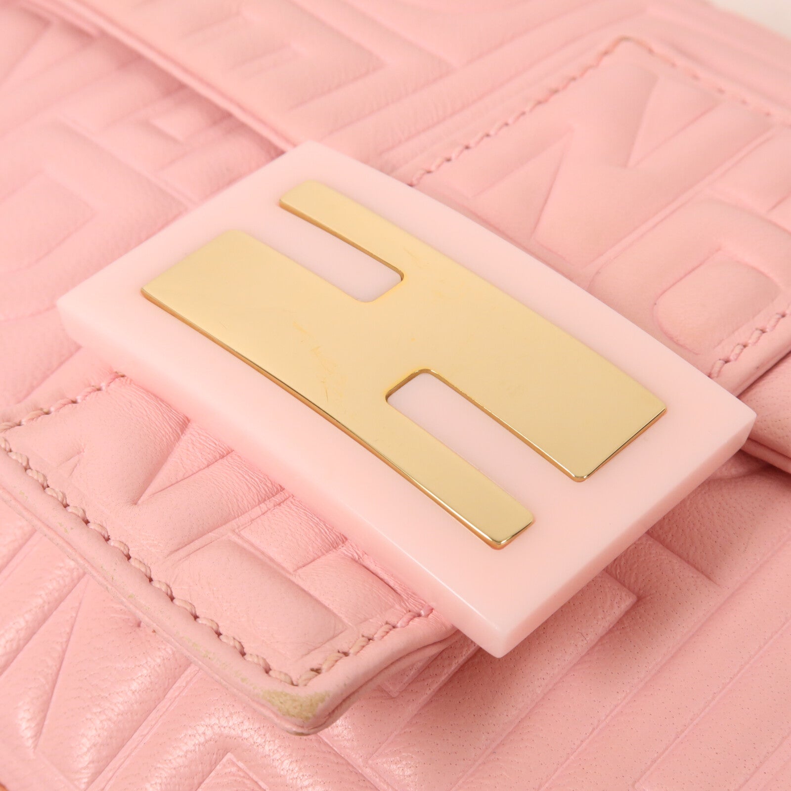 FENDI 牛皮皮革Embossed Baguette肩背袋